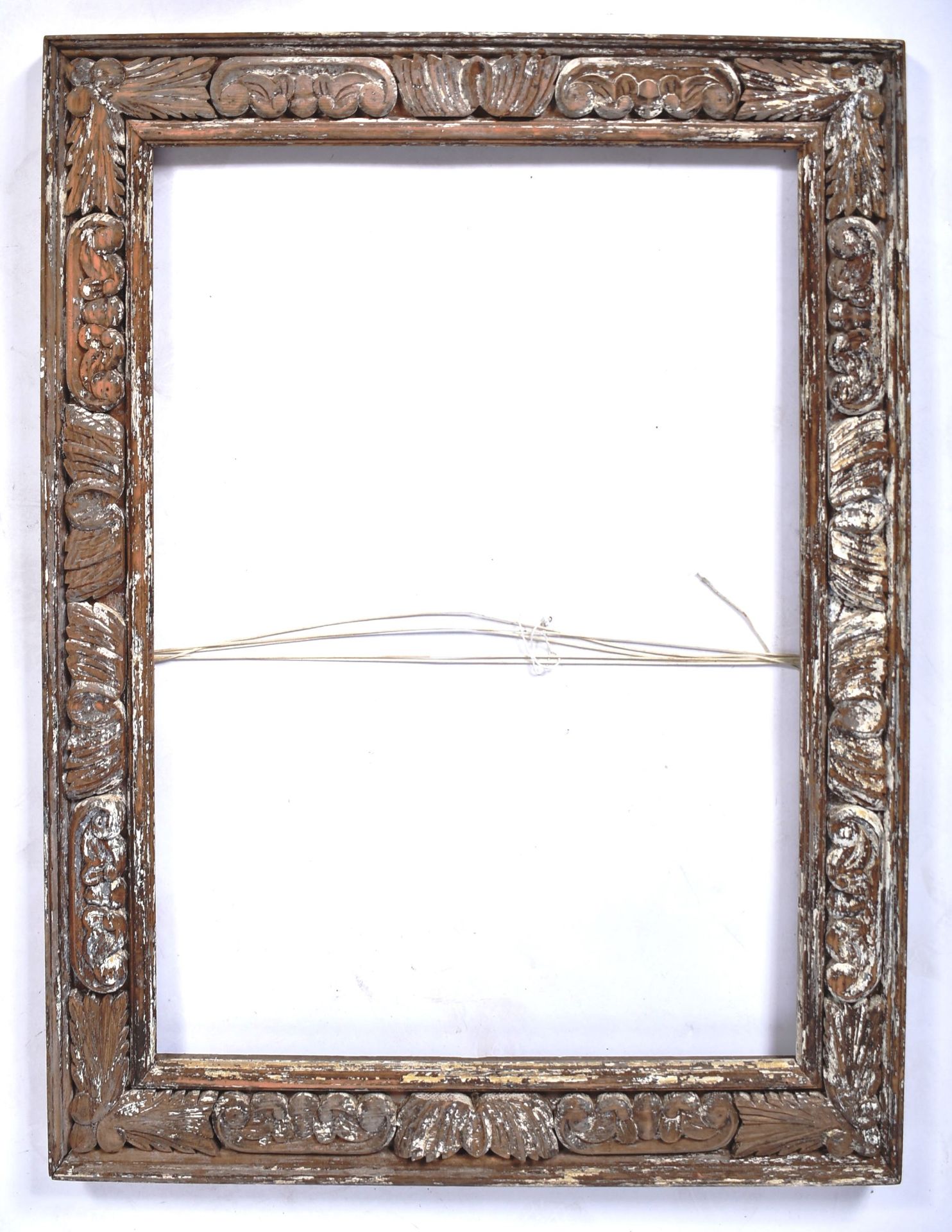 19TH CENTURY GEORGE III CARVED PORTRAIT FRAME