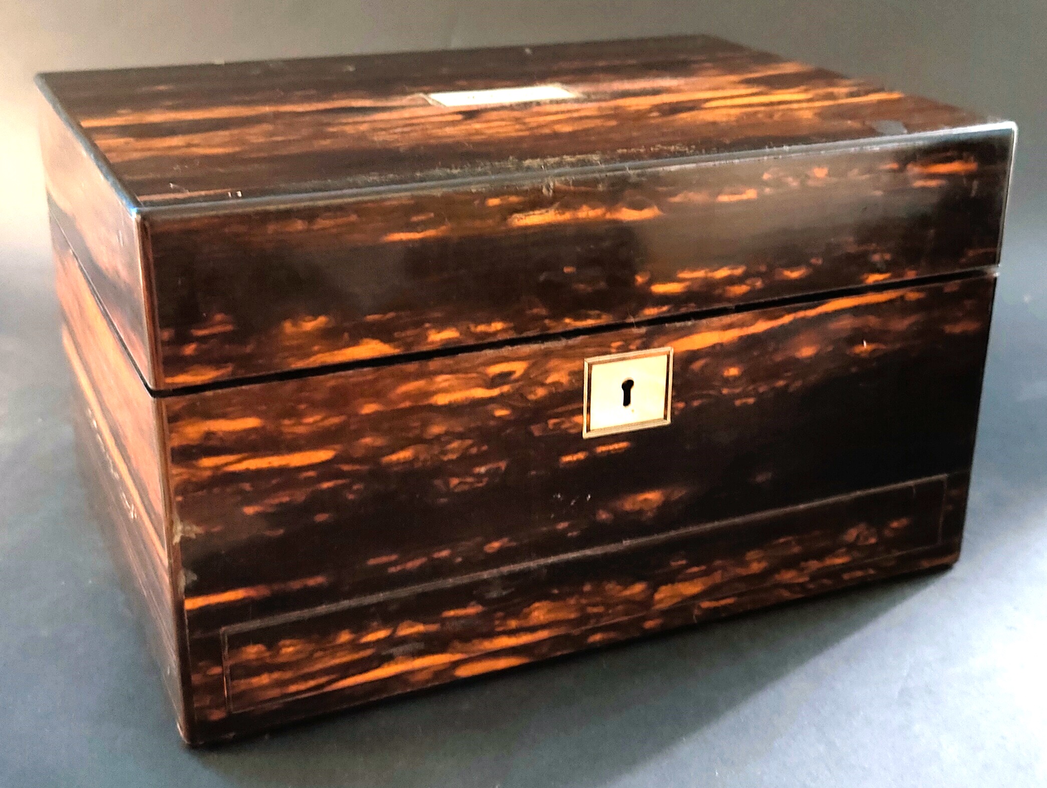 19TH CENTURY COROMANDEL WOOD VANITY TRAVEL BOX - Image 2 of 6