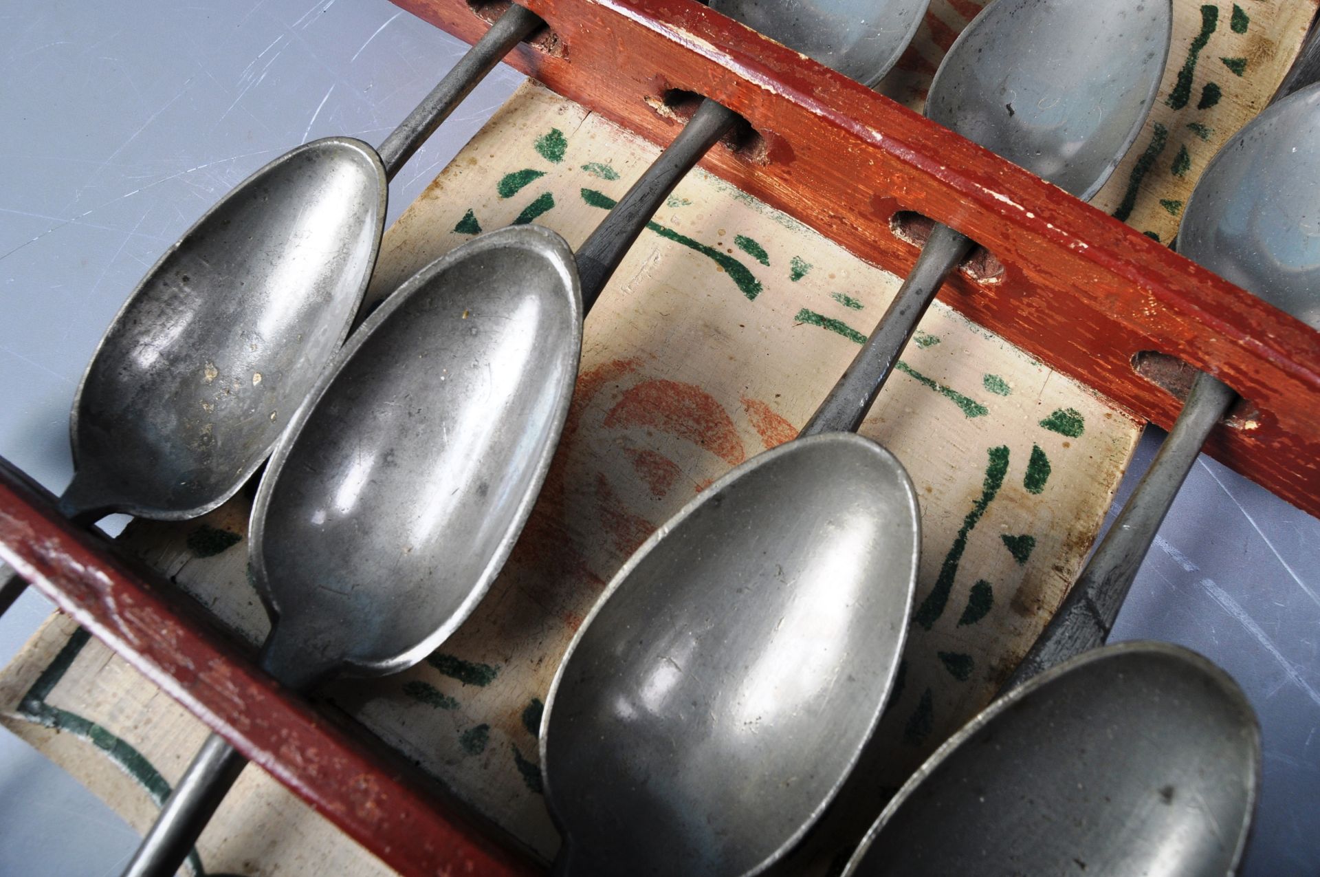 19TH CENTURY DUTCH FOLK ART SPOON RACK WITH SPOONS - Image 2 of 5