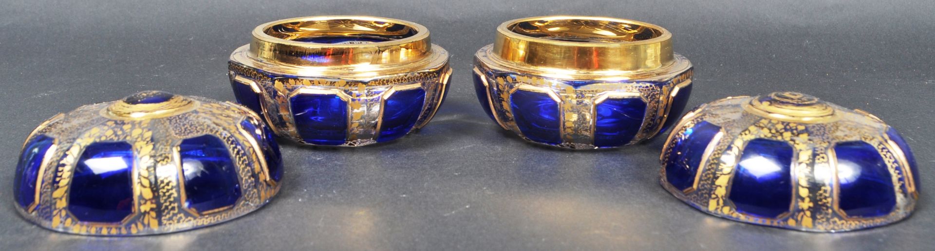 PAIR OF 19TH CENTURY MOSER GLASS TRINKET BOXES - Image 2 of 7