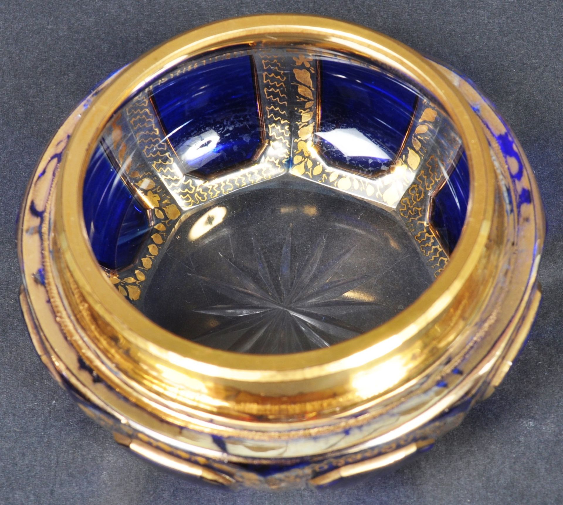 PAIR OF 19TH CENTURY MOSER GLASS TRINKET BOXES - Image 6 of 7