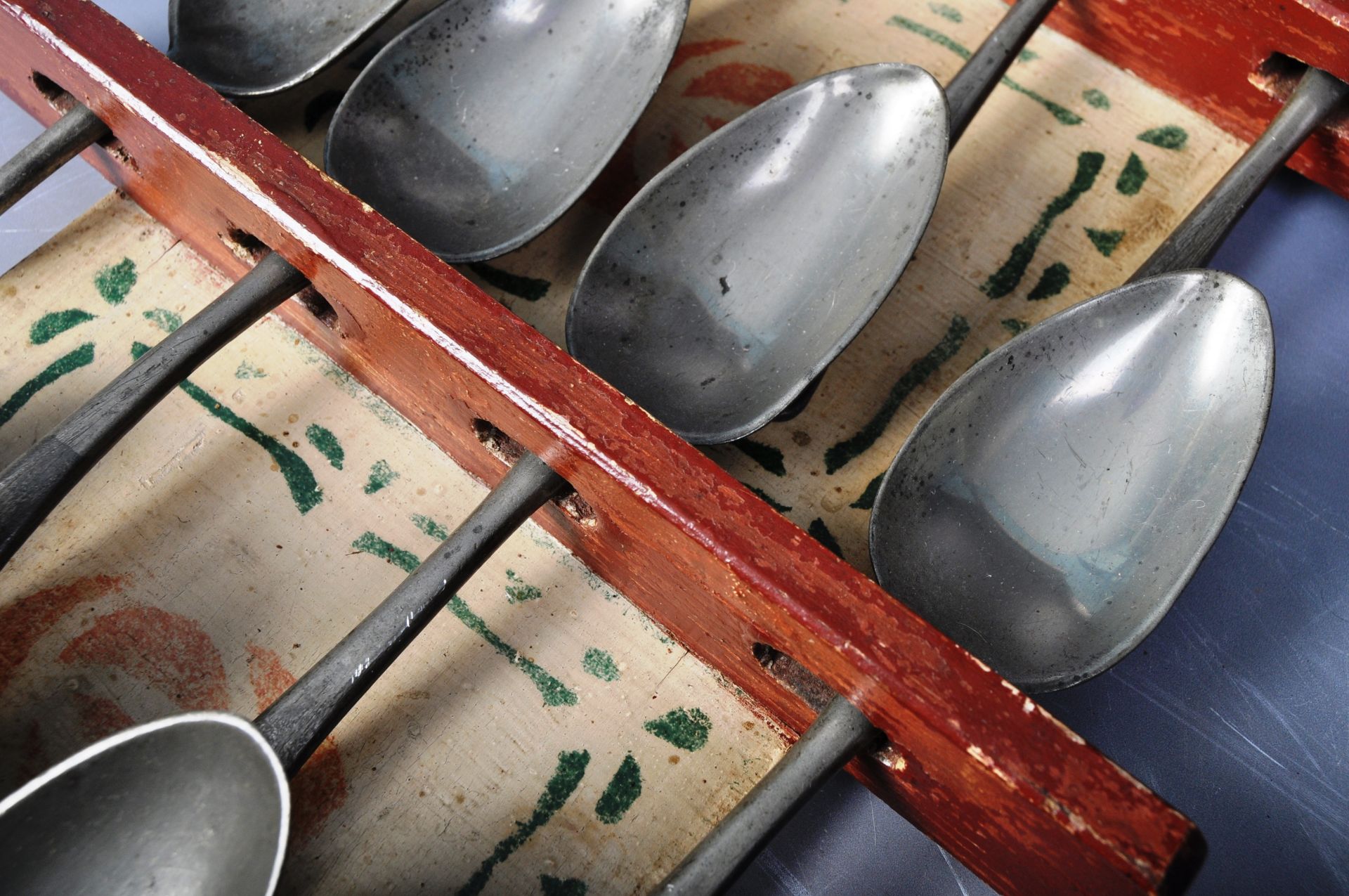 19TH CENTURY DUTCH FOLK ART SPOON RACK WITH SPOONS - Image 3 of 5