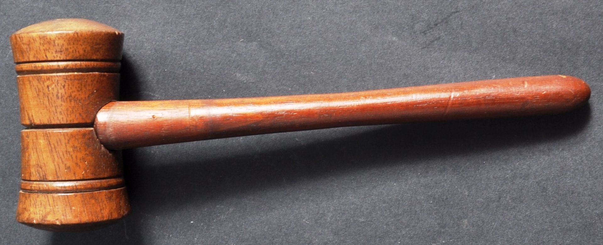 19TH CENTURY TURNED WOODEN TRUNCHEON AND GAVELS - Image 7 of 9