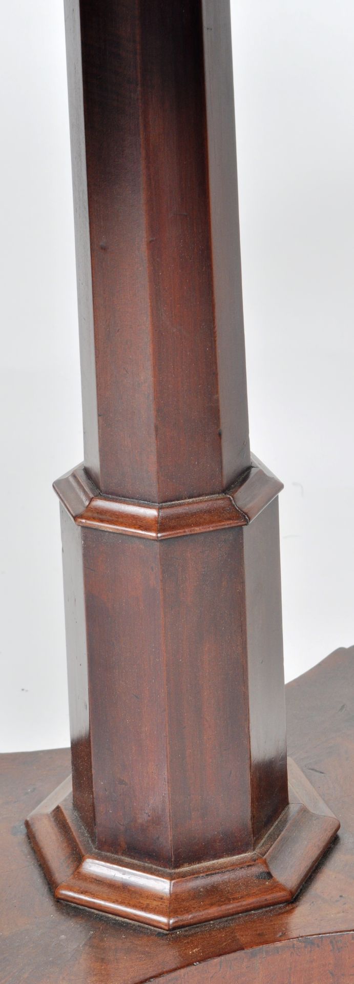 REGENCY TILT TOP SIDE TABLE IN MAHOGANY & SPECIMEN VENEER - Image 5 of 6