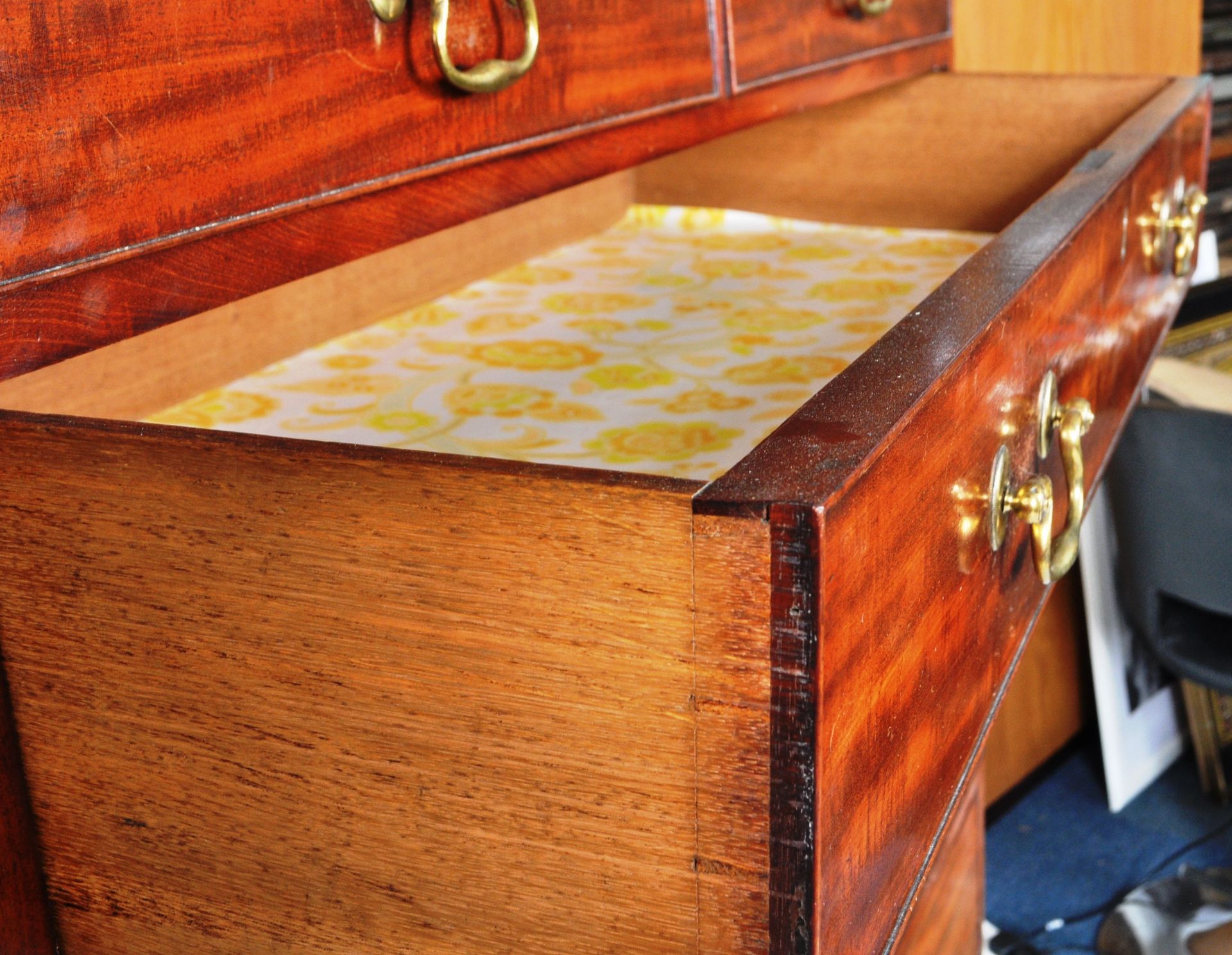 GEORGE III MAHOGANY CHEST ON CHEST OF DRAWERS - Image 4 of 11