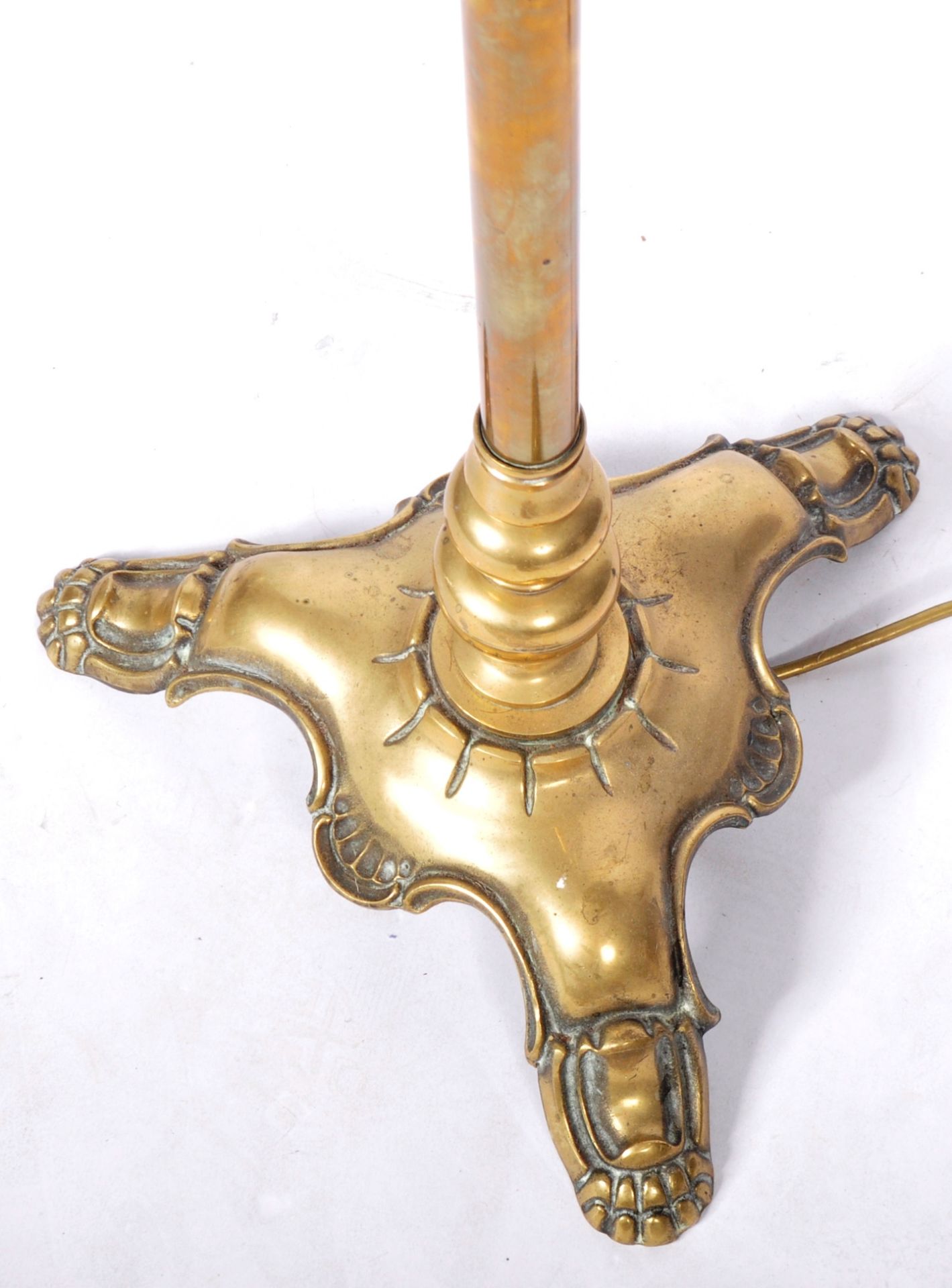 19TH CENTURY VICTORIAN BRASS STANDARD LAMP - Image 5 of 5
