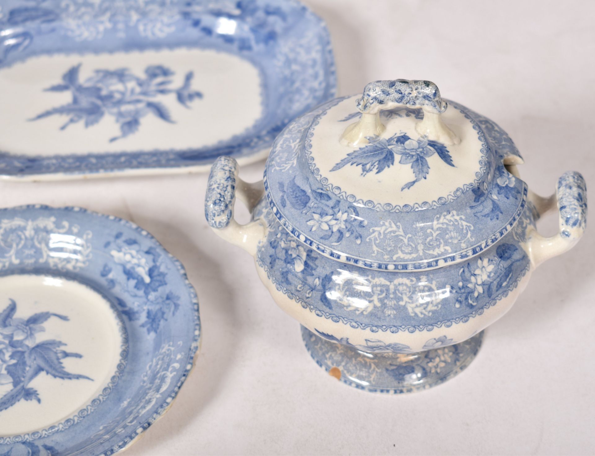 LARGE VICTORIAN SPODE BLUE & WHITE DINNER SERVICE - Image 9 of 14