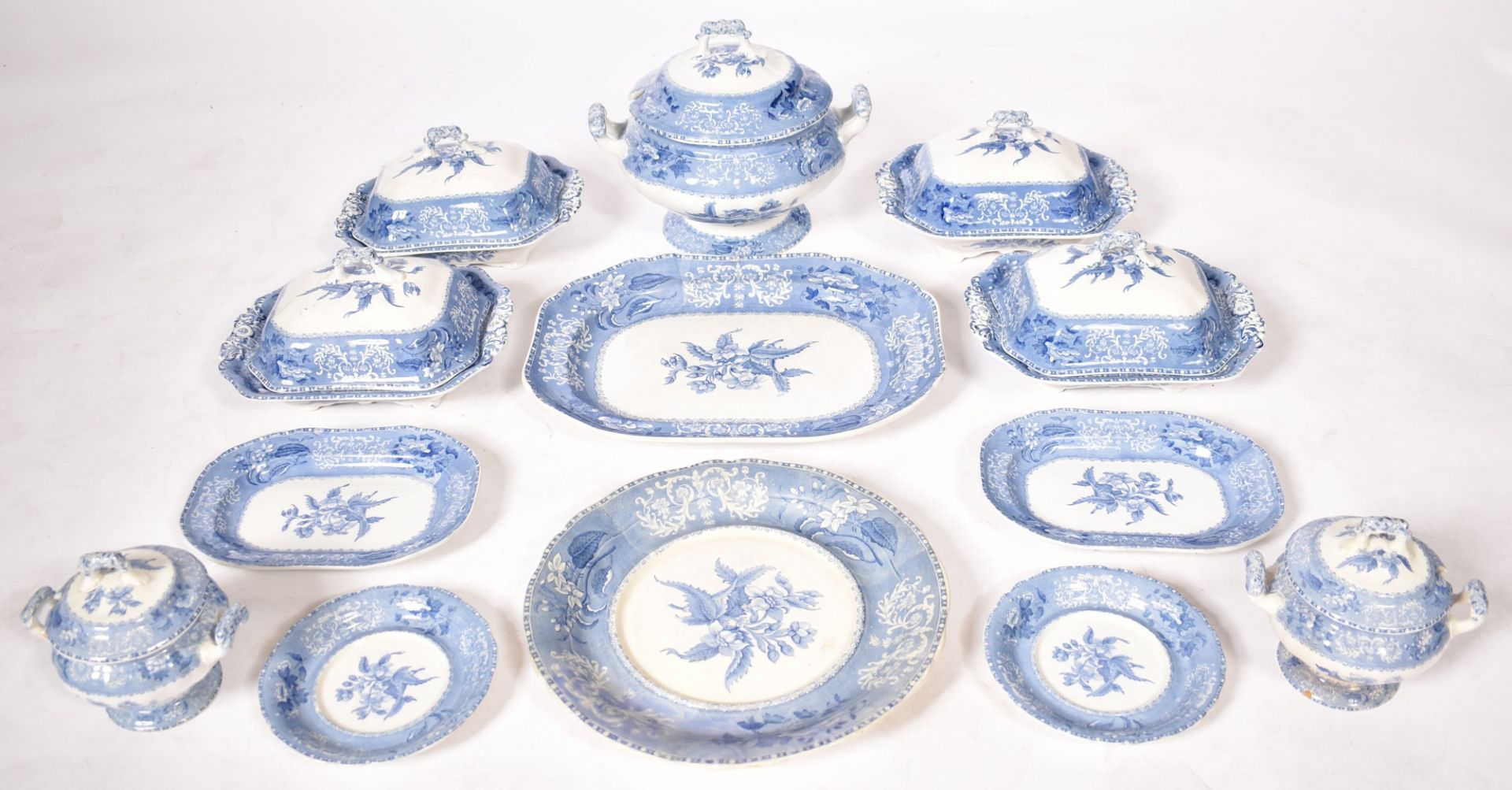 LARGE VICTORIAN SPODE BLUE & WHITE DINNER SERVICE - Image 2 of 14