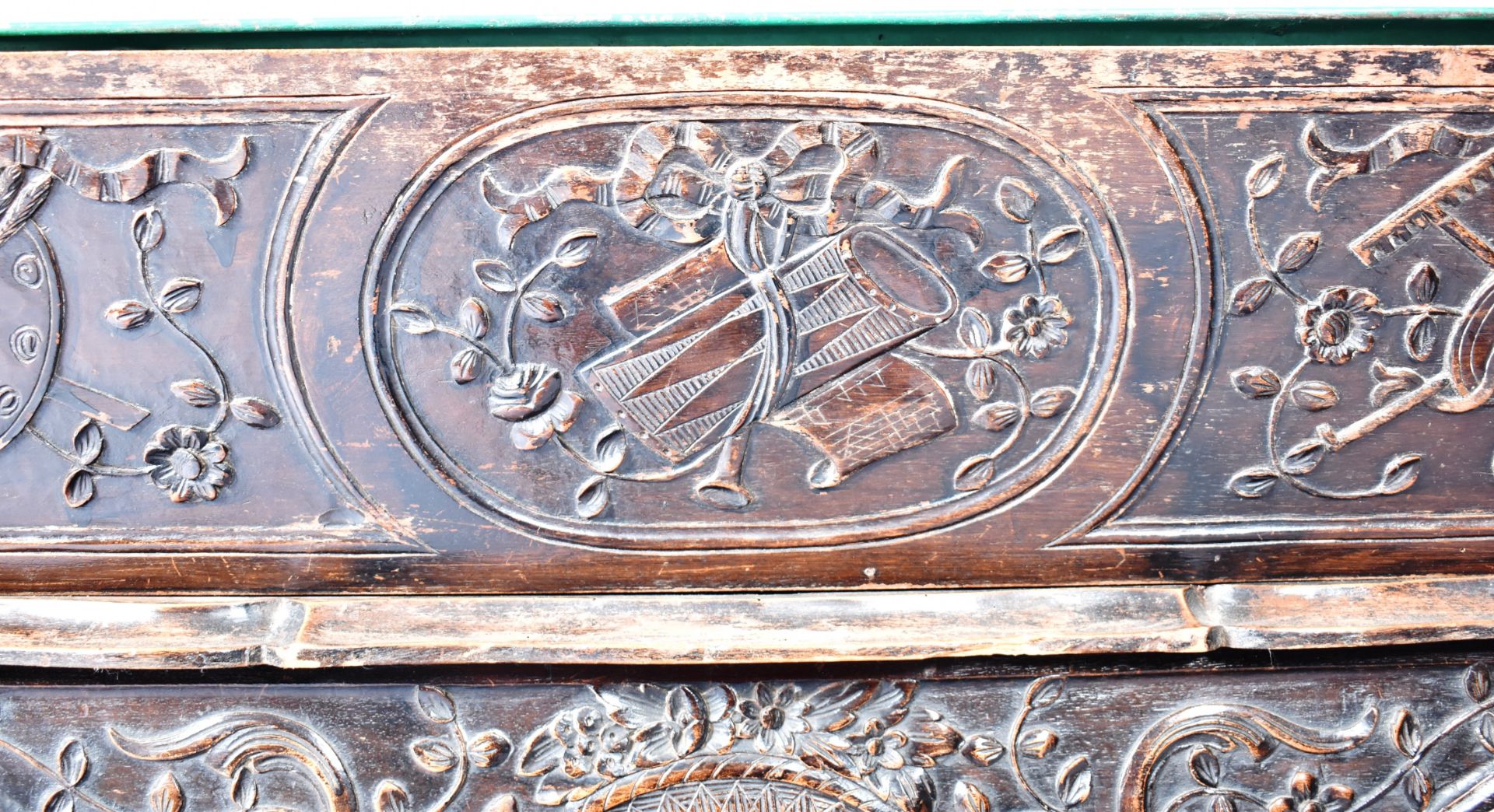 18TH CENTURY CARVED WALNUT DOUGH BIN - Image 5 of 8