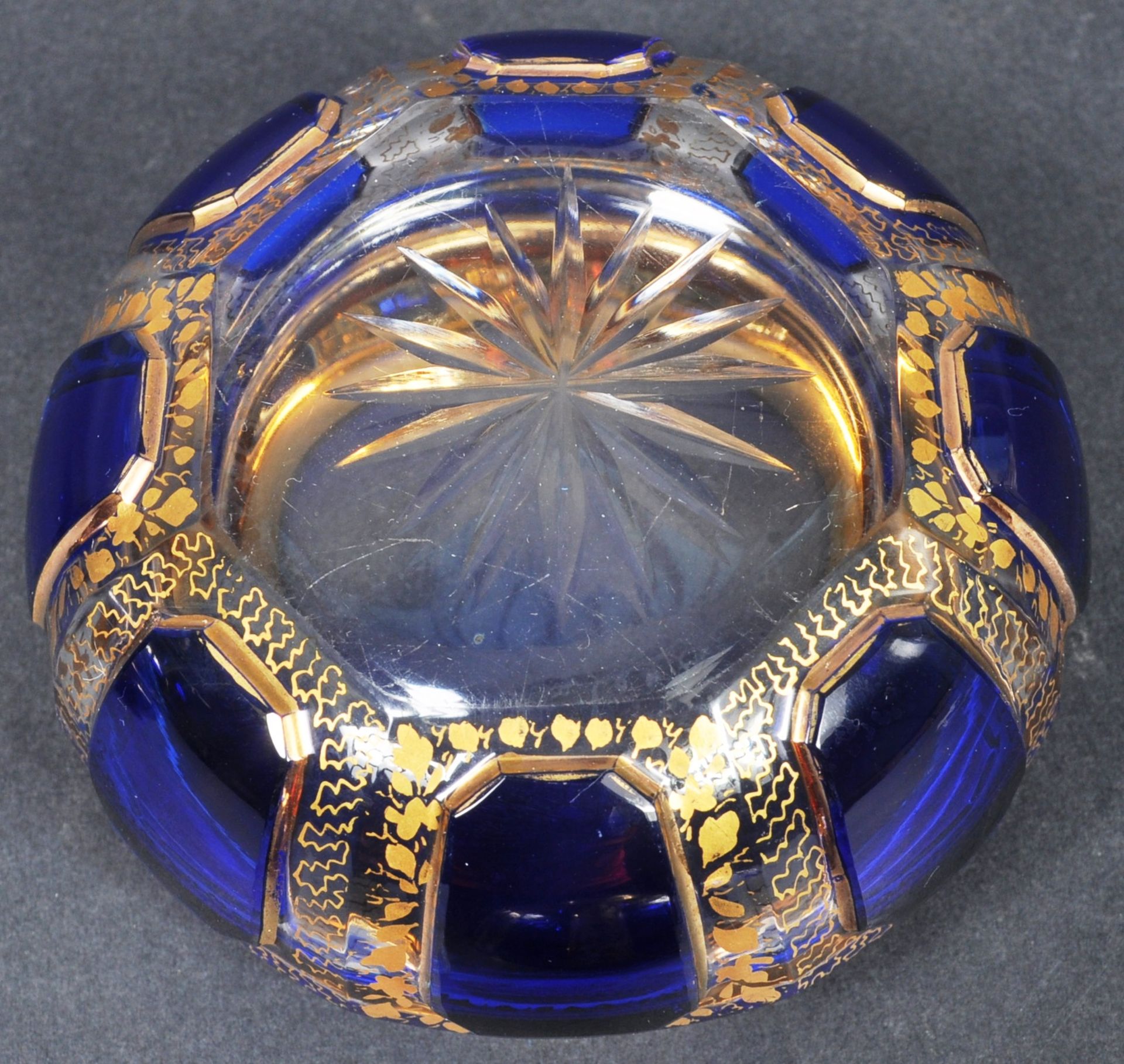 PAIR OF 19TH CENTURY MOSER GLASS TRINKET BOXES - Image 7 of 7