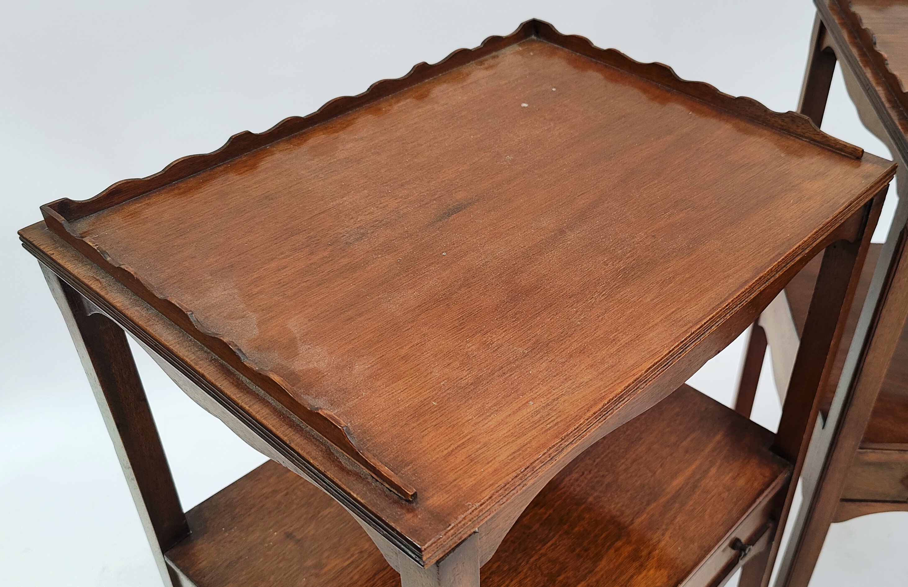 PAIR OF GEORGE III MAHOGANY BEDSIDE TABLES - Image 3 of 7