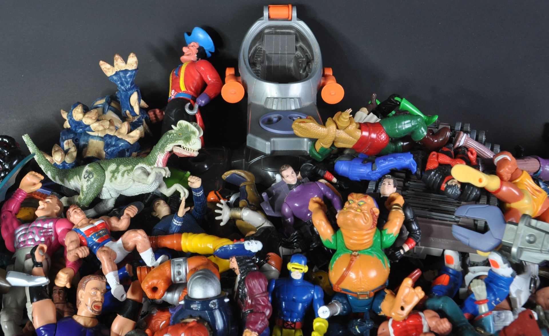 LARGE COLLECTION OF ASSORTED RETRO PLAYSET ACTION FIGURES - Bild 5 aus 6