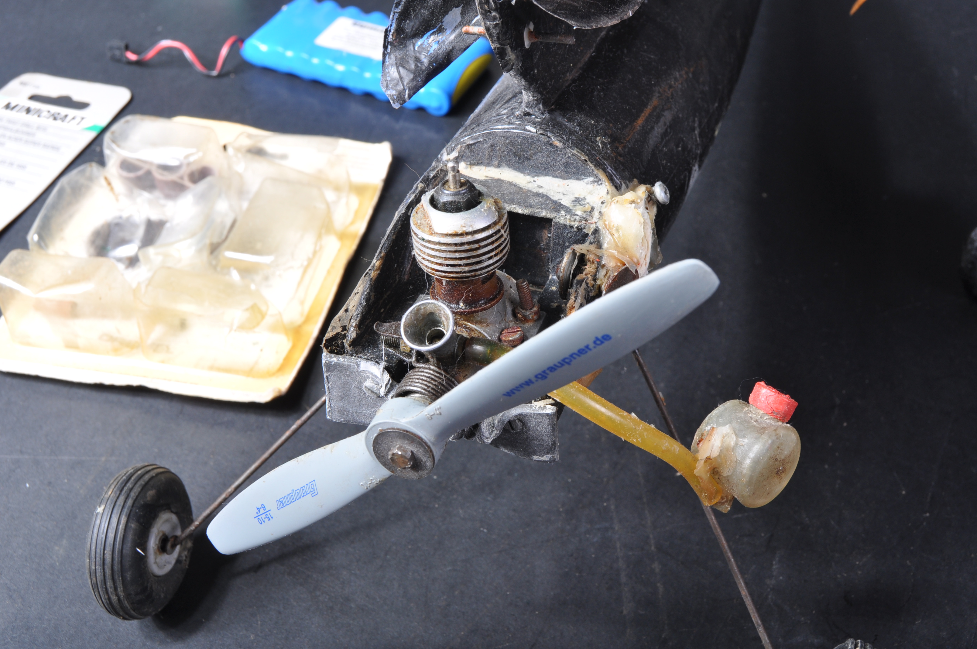 COLLECTION OF ASSORTED RC RADIO CONTROL MODEL PLANE ACCESSORIES - Image 7 of 7