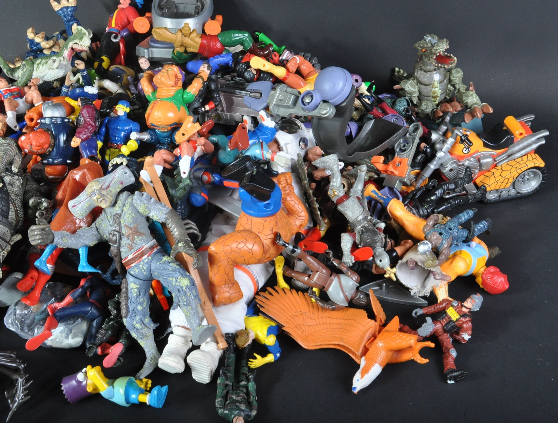 LARGE COLLECTION OF ASSORTED RETRO PLAYSET ACTION FIGURES - Bild 4 aus 6