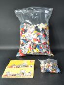 LEGO - VINTAGE LEGO BRICKS AND MINIFIGURES