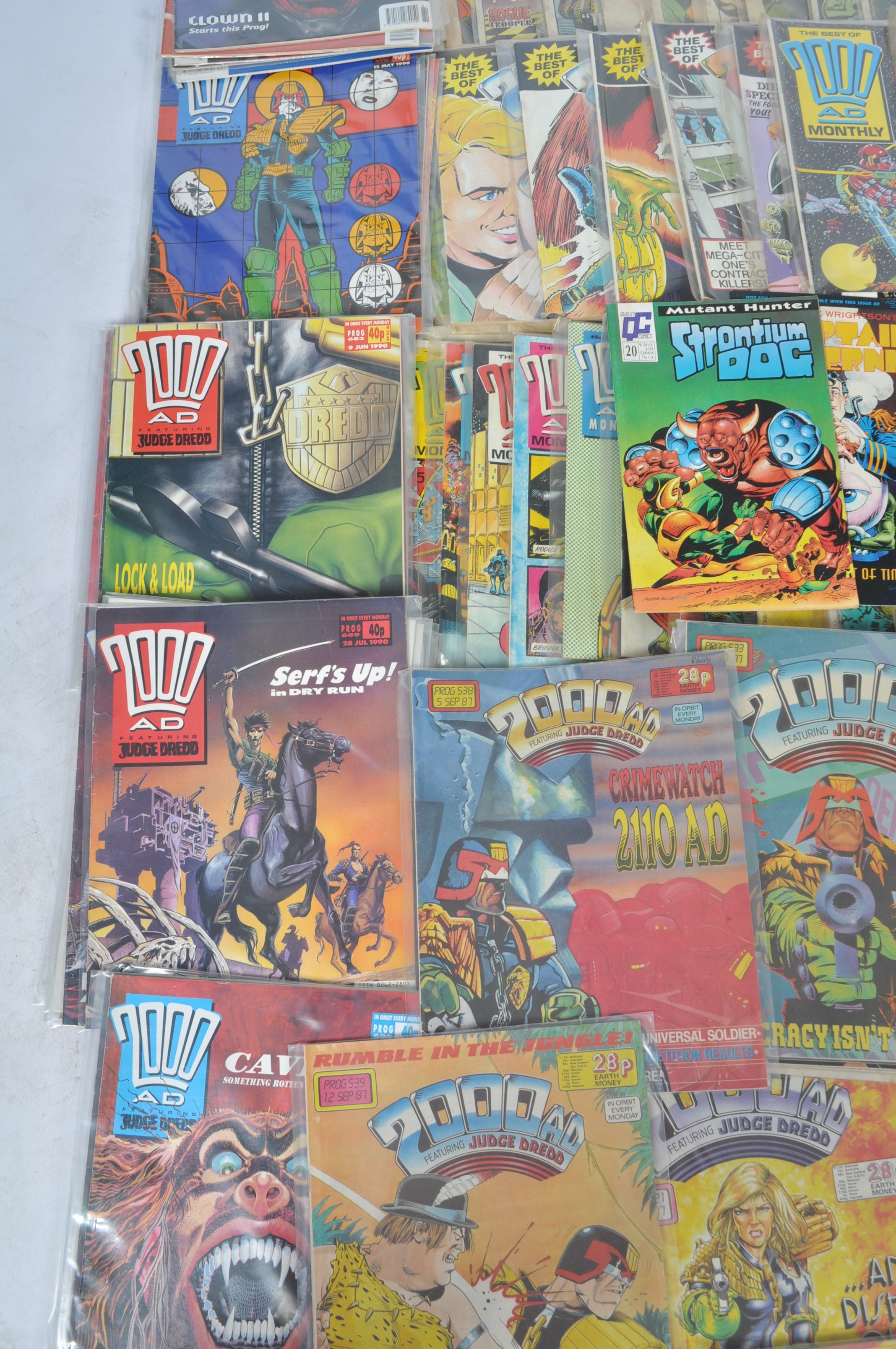 COMIC BOOKS - 2000AD - LARGE COLLECTION OF VINTAGE COMIC BOOKS - Image 8 of 17