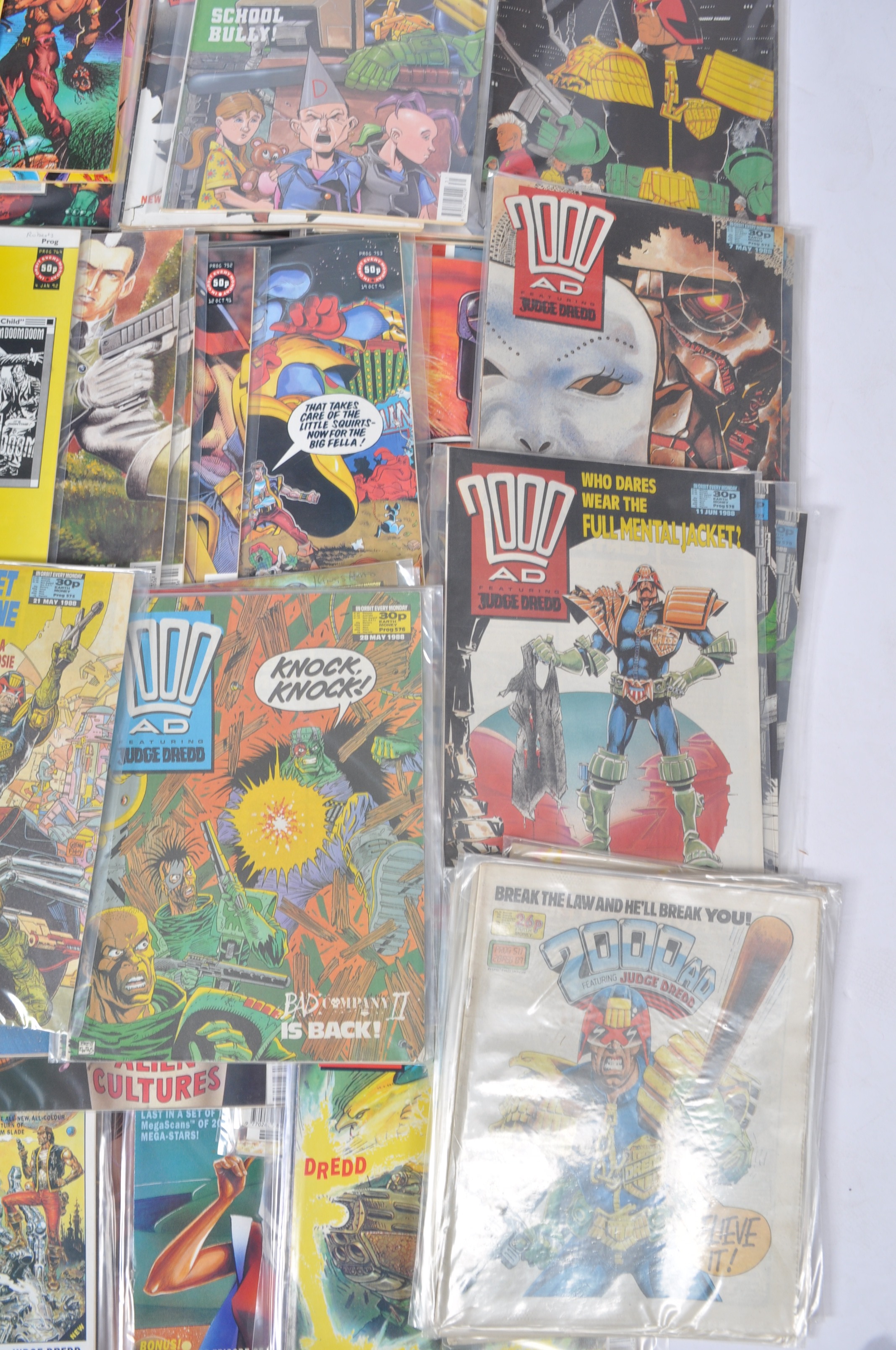COMIC BOOKS - 2000AD - LARGE COLLECTION OF VINTAGE COMIC BOOKS - Image 4 of 17