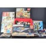 COLLECTION OF ASSORTED LOOSE LEGO BRICKS & EMPTY BOXES