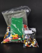 LEGO - VINTAGE LEGO BRICKS AND MINIFIGURES