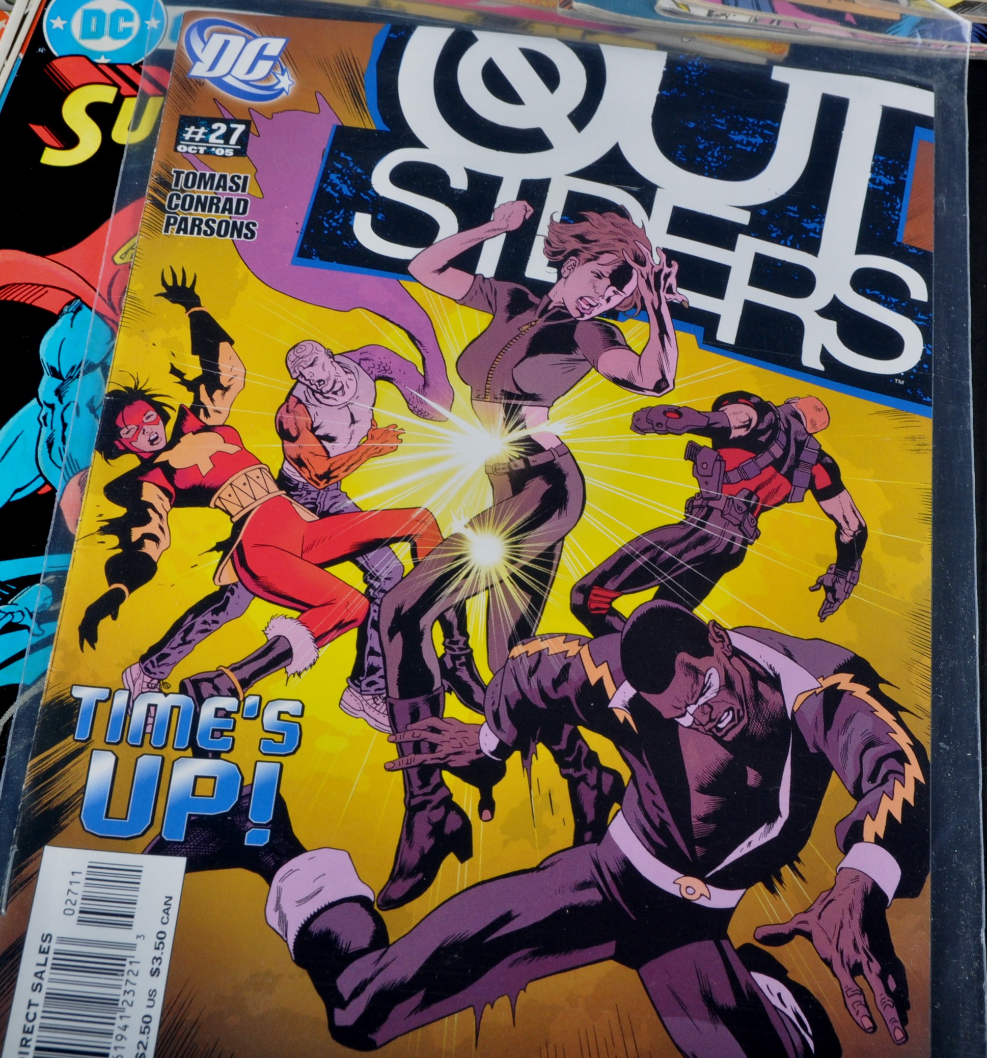 DC COMICS - THE OUTSIDERS - VINTAGE COMIC BOOKS - Image 3 of 6