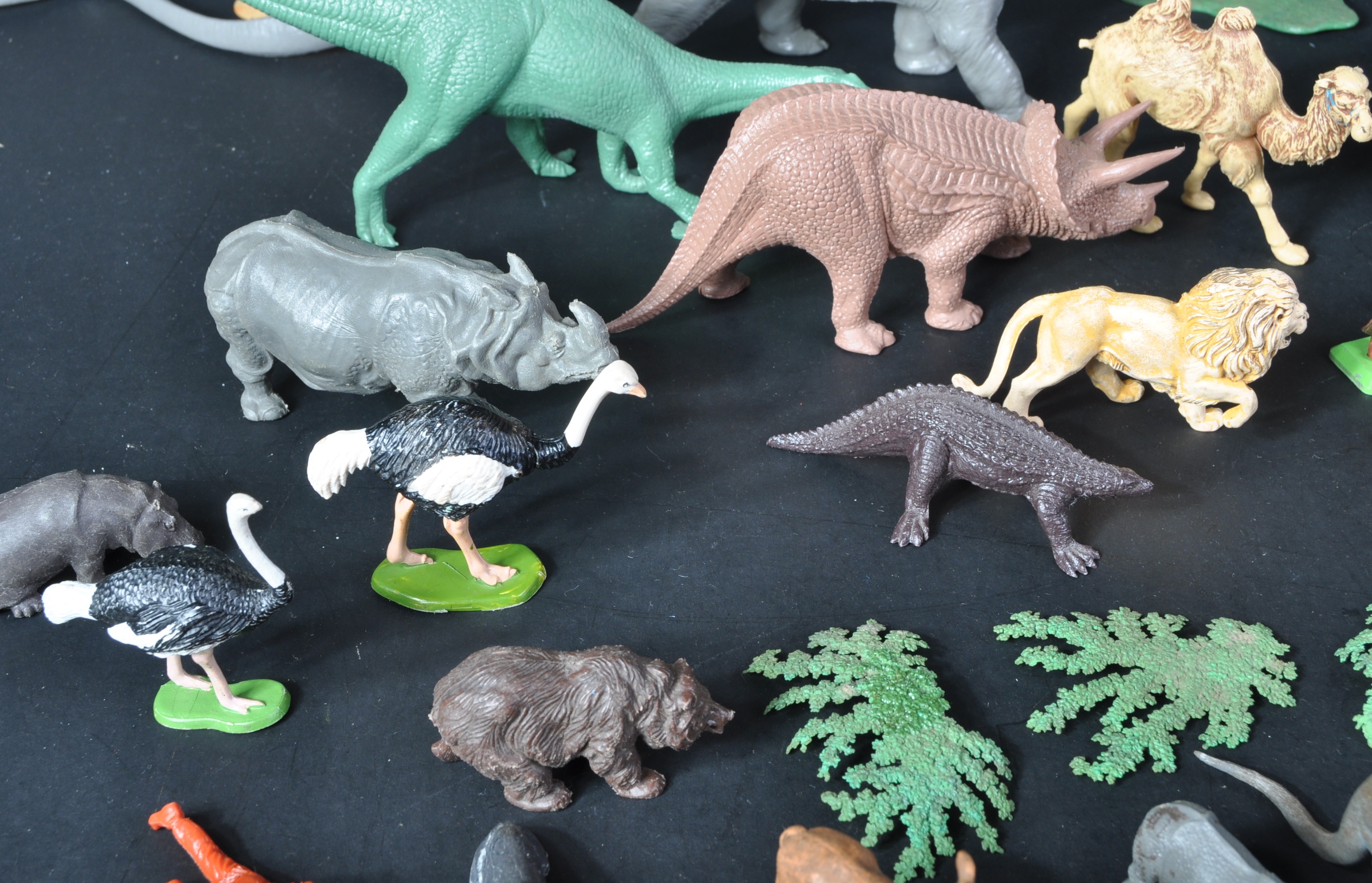 COLLECTION OF ASSORTED BRITAINS PLASTIC ZOO ANIMALS - Image 6 of 11