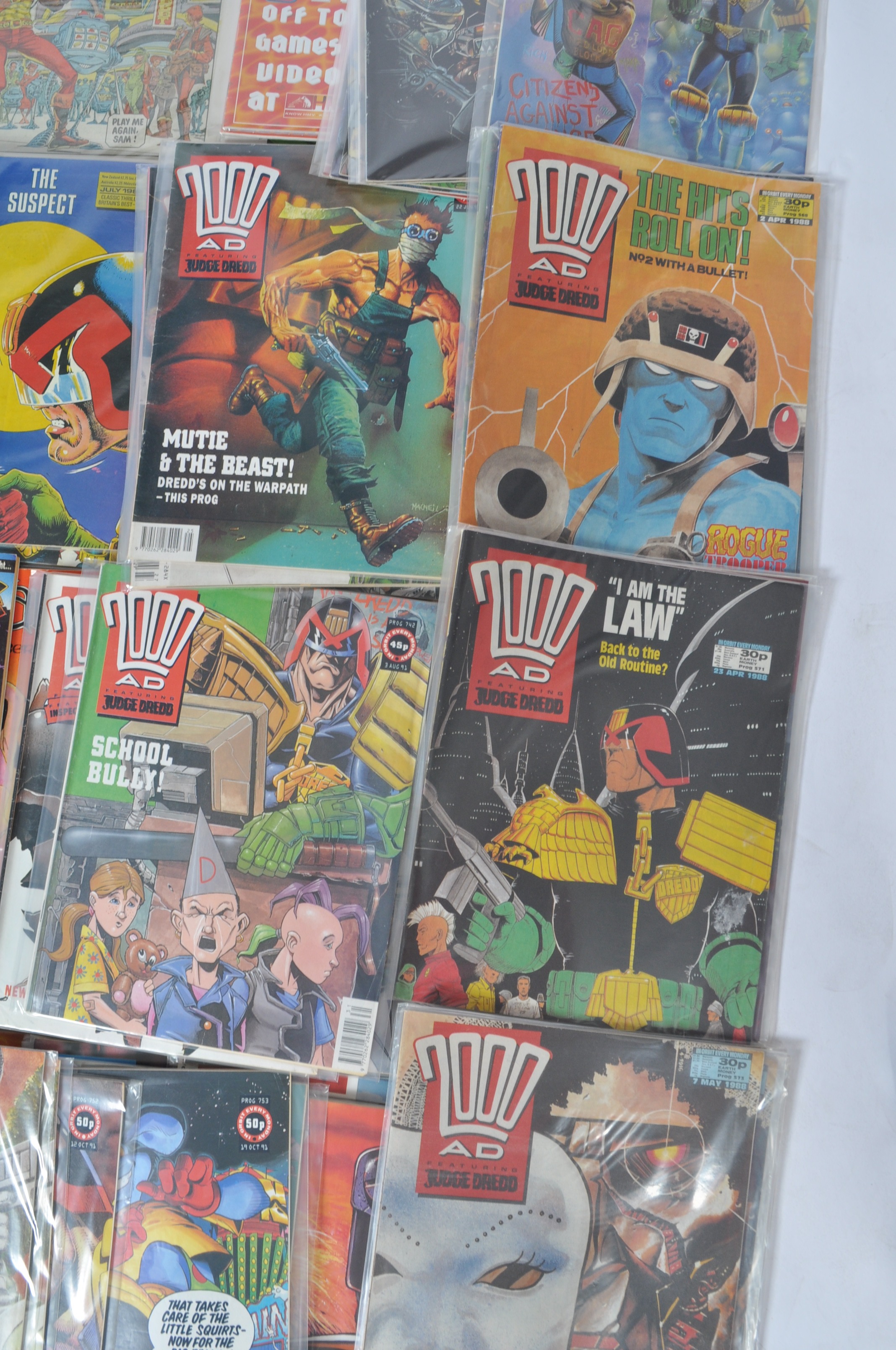 COMIC BOOKS - 2000AD - LARGE COLLECTION OF VINTAGE COMIC BOOKS - Image 3 of 17