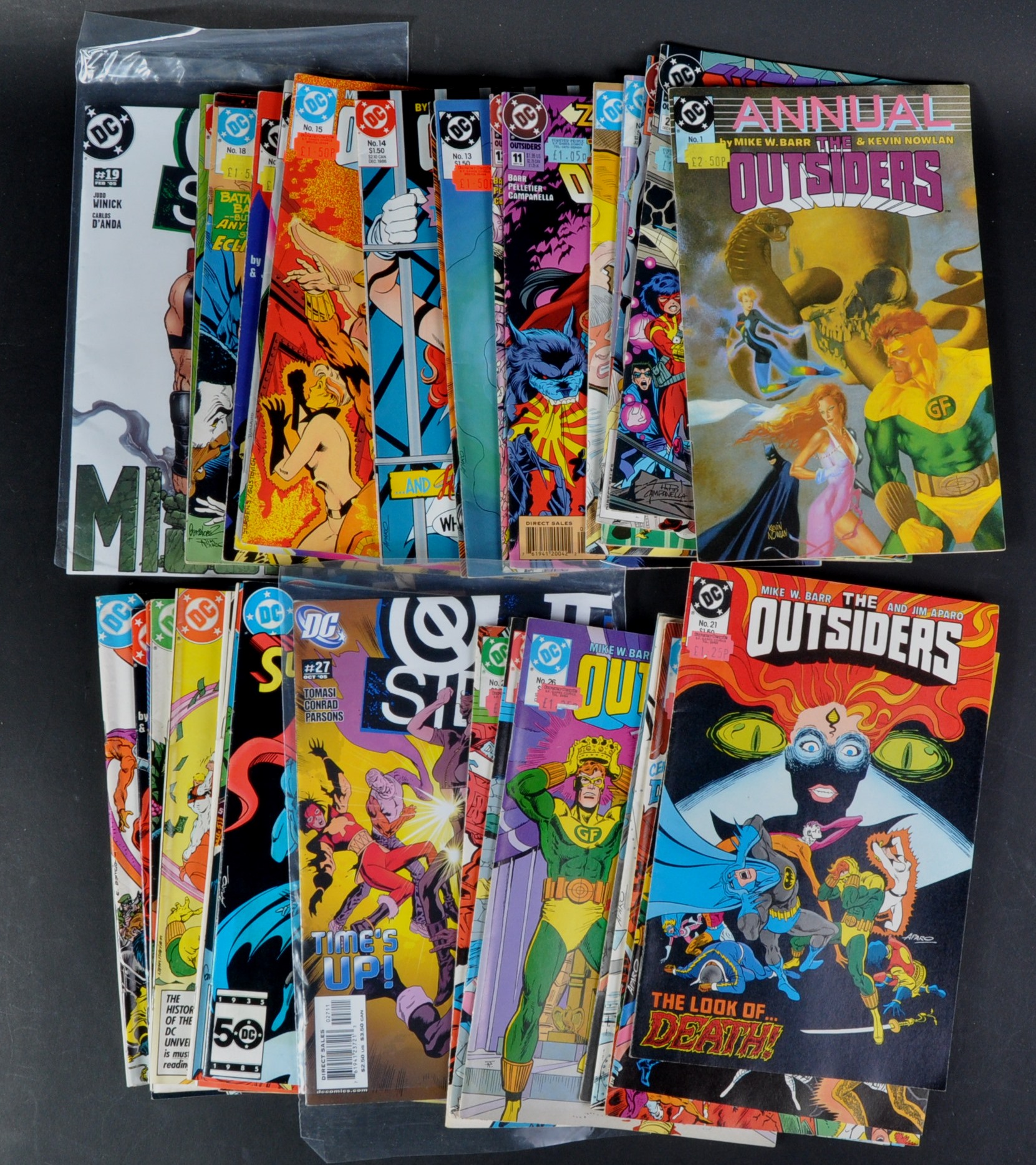 DC COMICS - THE OUTSIDERS - VINTAGE COMIC BOOKS