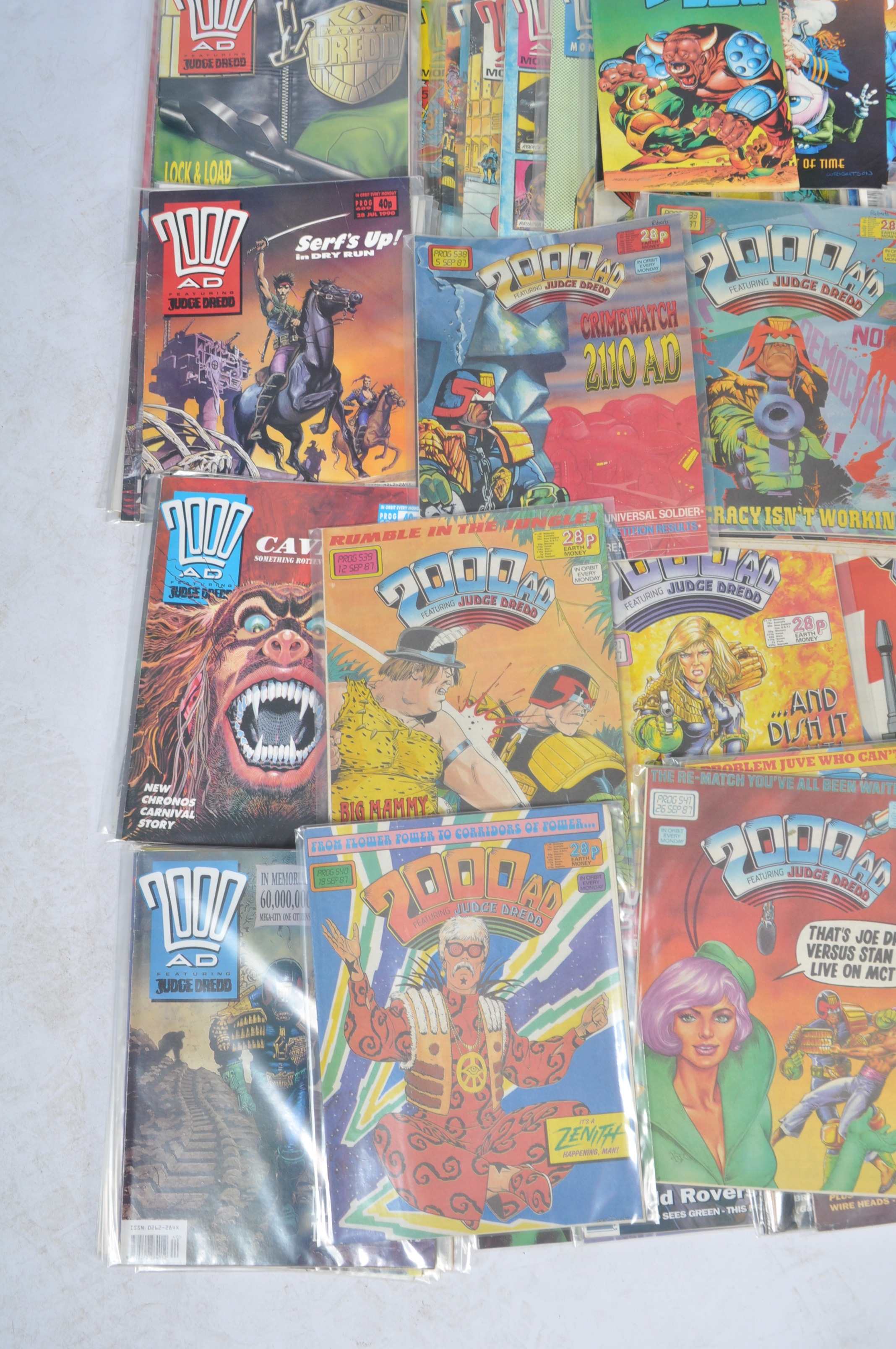 COMIC BOOKS - 2000AD - LARGE COLLECTION OF VINTAGE COMIC BOOKS - Image 7 of 17