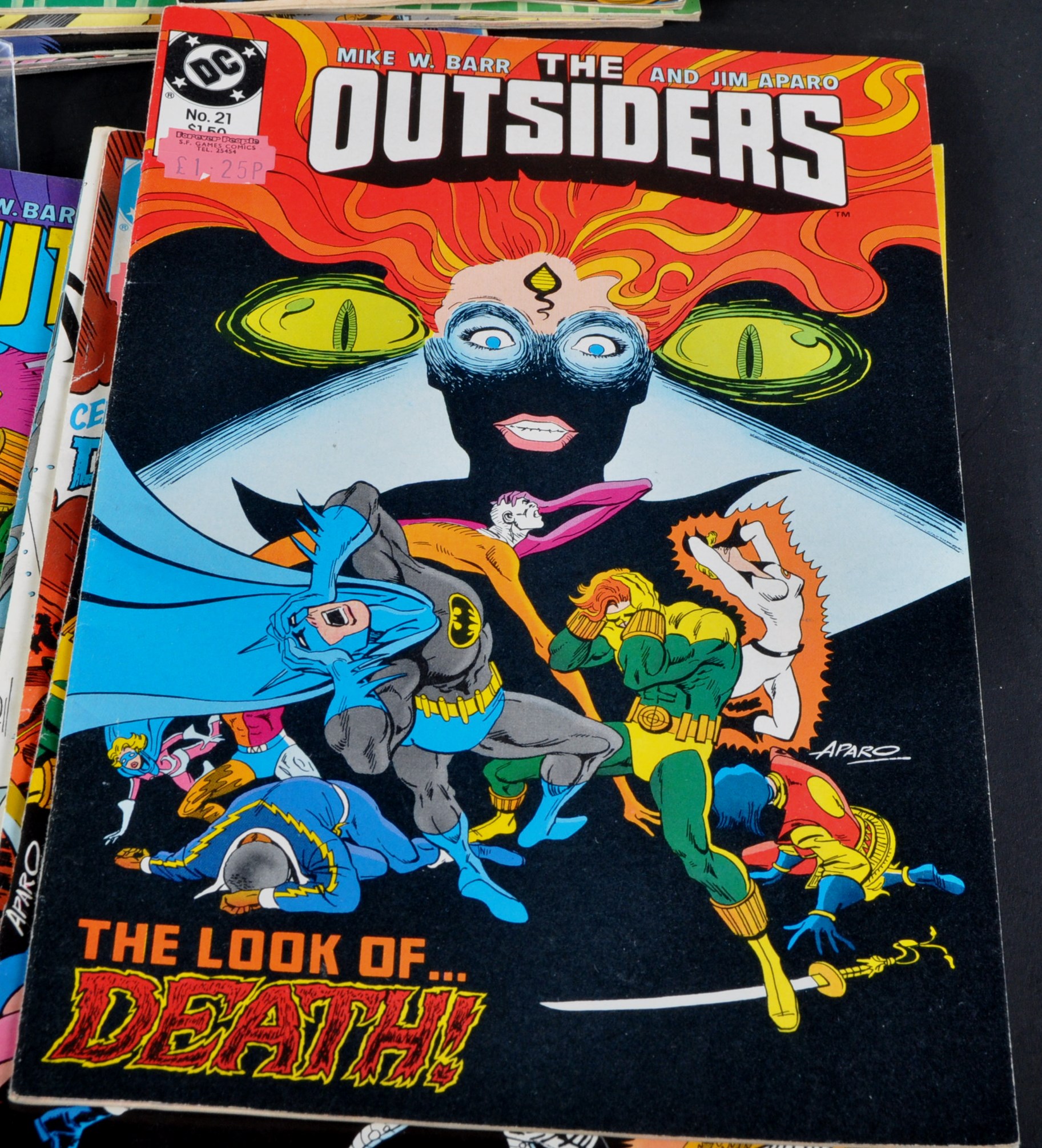 DC COMICS - THE OUTSIDERS - VINTAGE COMIC BOOKS - Image 2 of 6