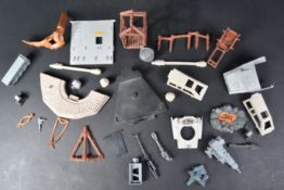 STAR WARS - COLLECTION OF SMALL PLAYSET ACCESSORIES