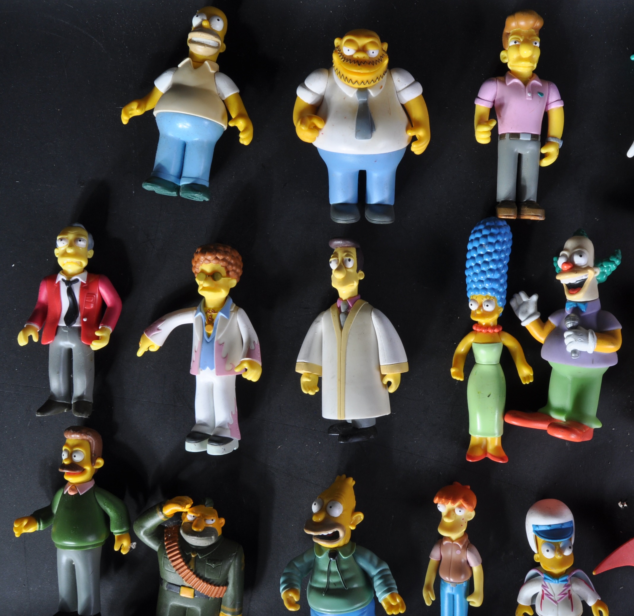 THE SIMPSONS - PLAYMATES ' WORLD OF SPRINGFIELD ' FIGURINES - Image 2 of 5