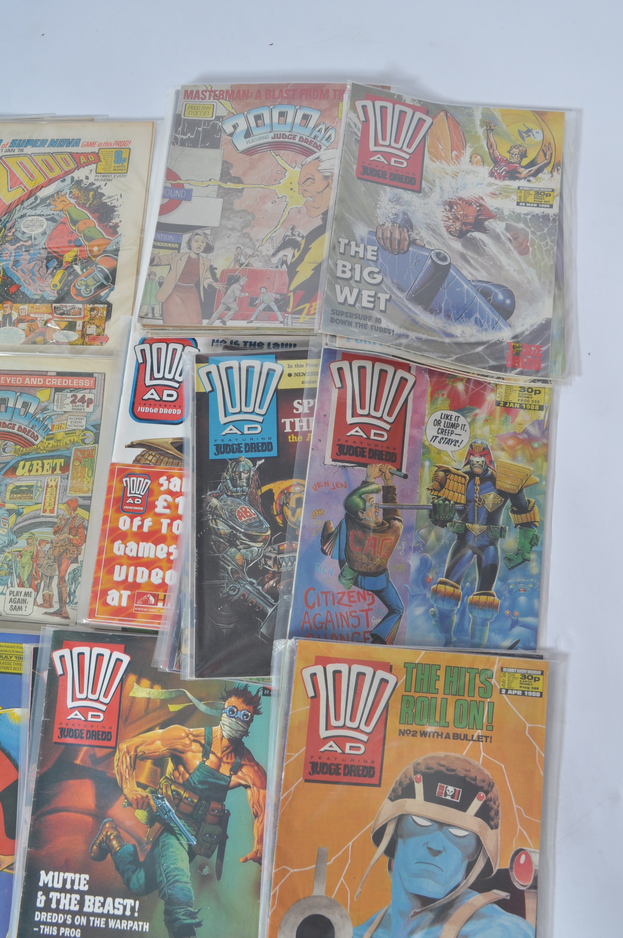 COMIC BOOKS - 2000AD - LARGE COLLECTION OF VINTAGE COMIC BOOKS - Image 2 of 17