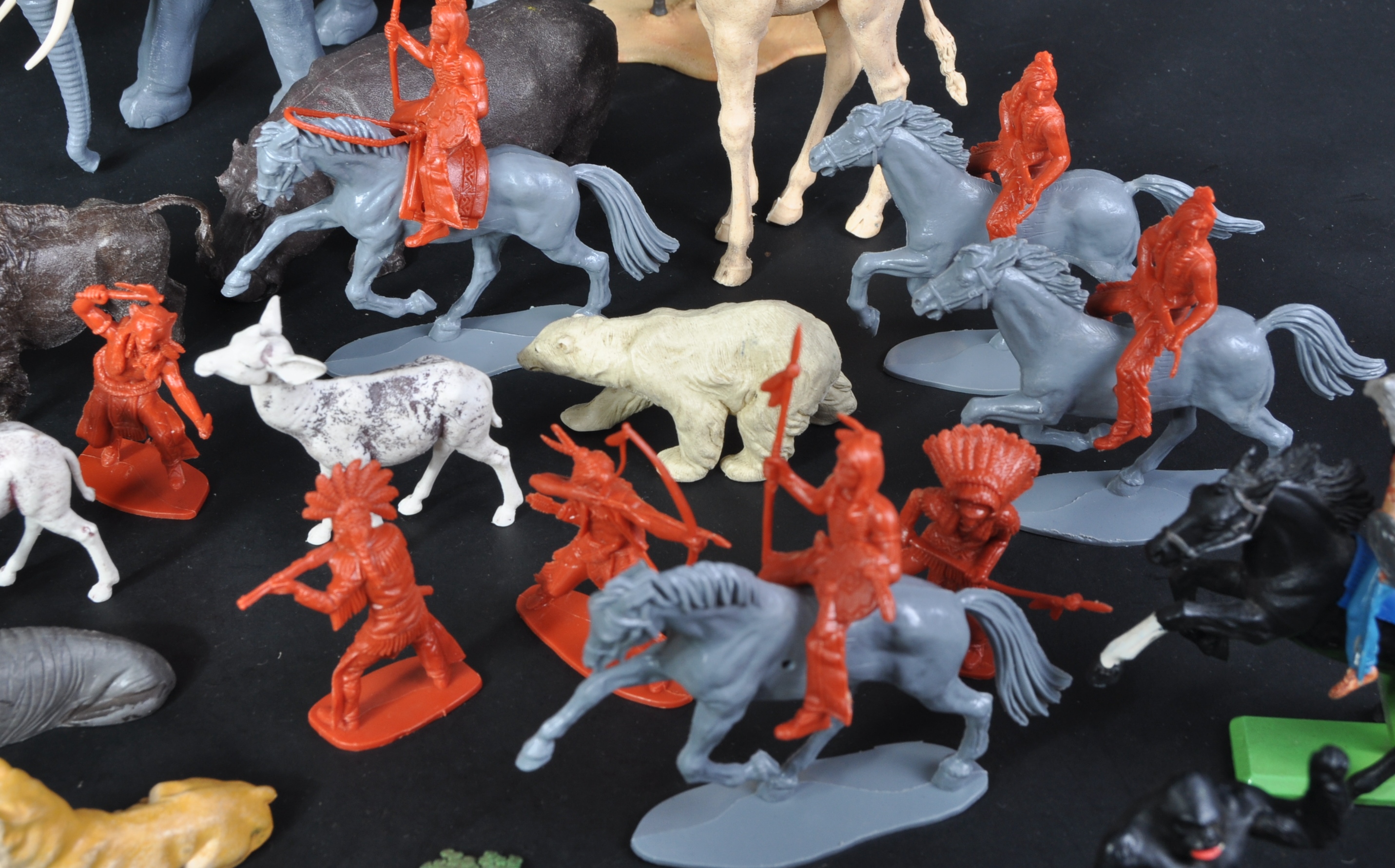 COLLECTION OF ASSORTED BRITAINS PLASTIC ZOO ANIMALS - Image 4 of 11