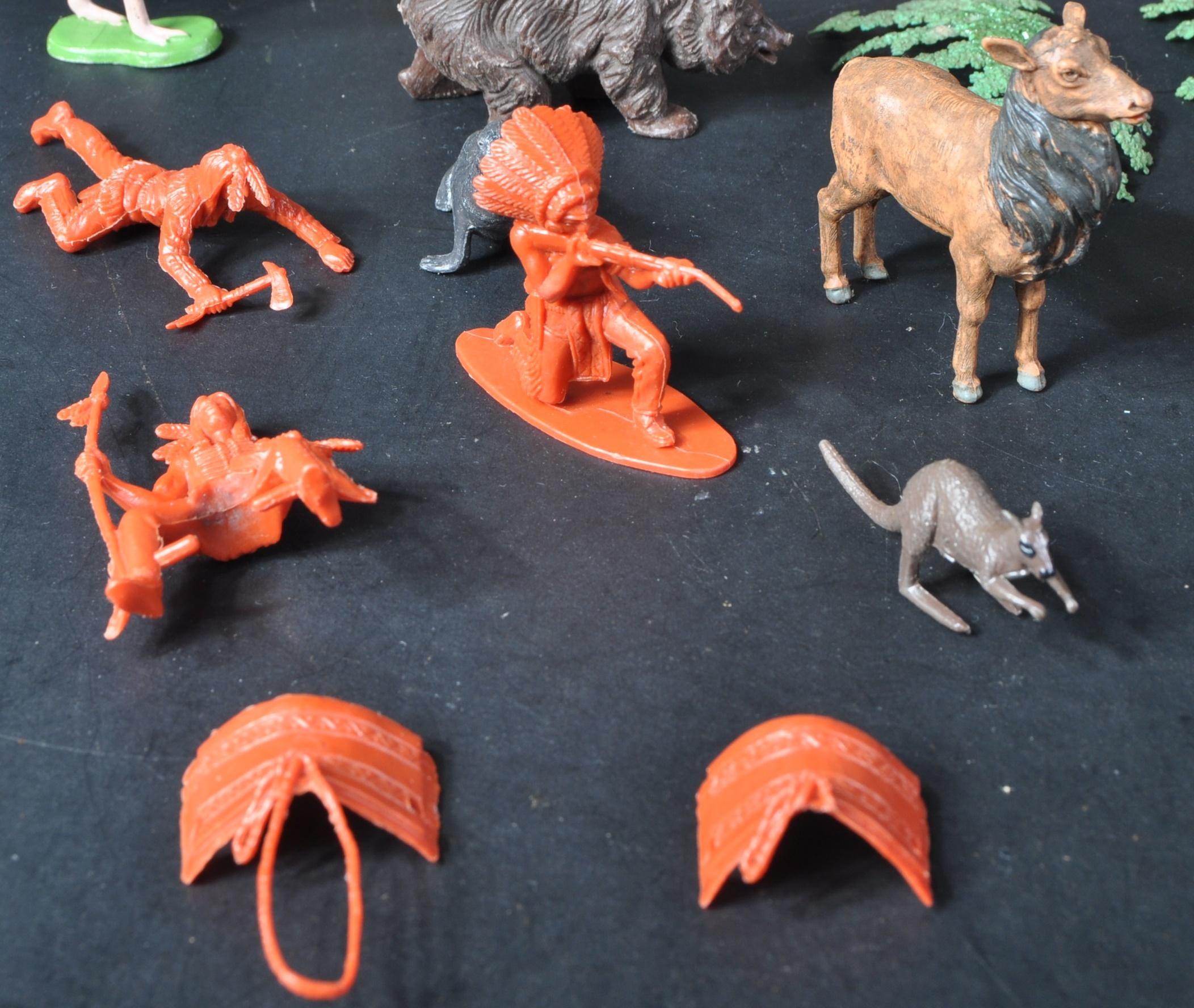 COLLECTION OF ASSORTED BRITAINS PLASTIC ZOO ANIMALS - Image 10 of 11