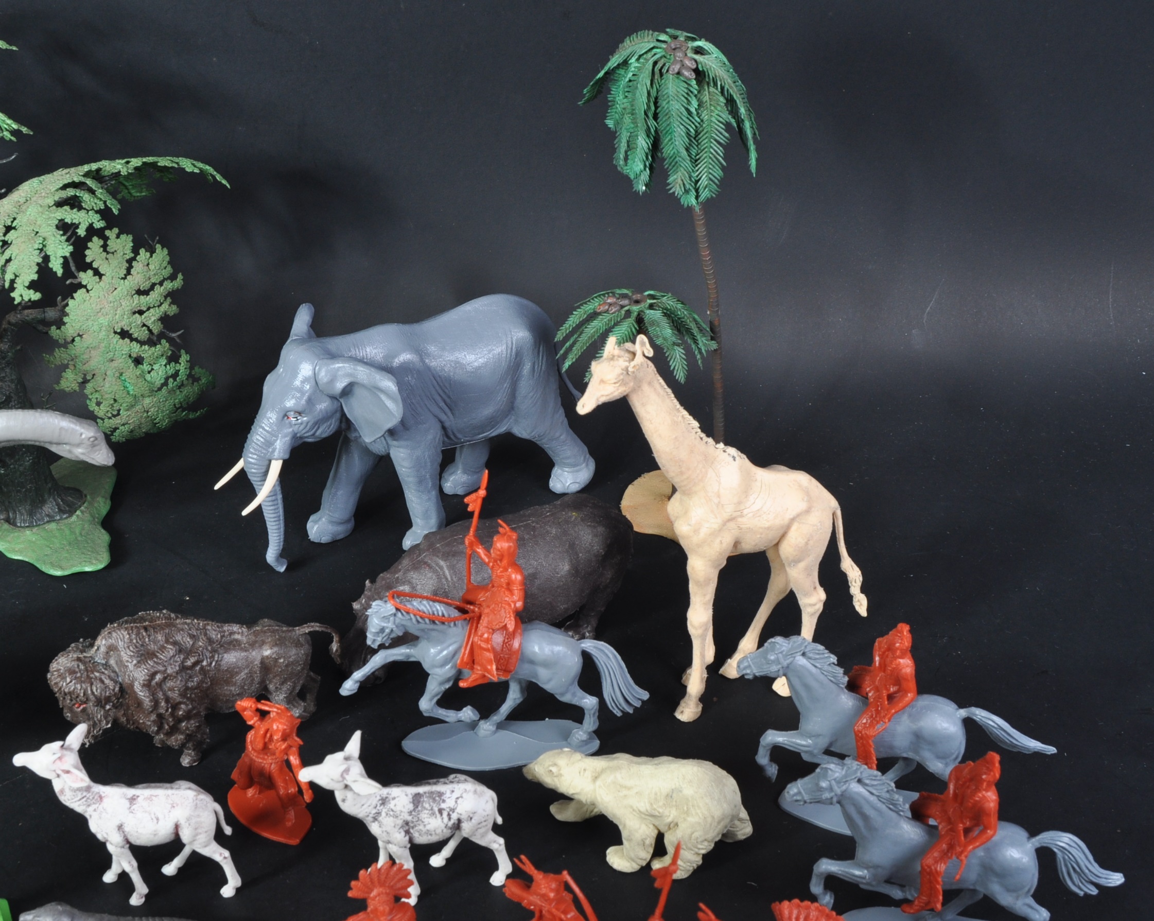 COLLECTION OF ASSORTED BRITAINS PLASTIC ZOO ANIMALS - Image 3 of 11