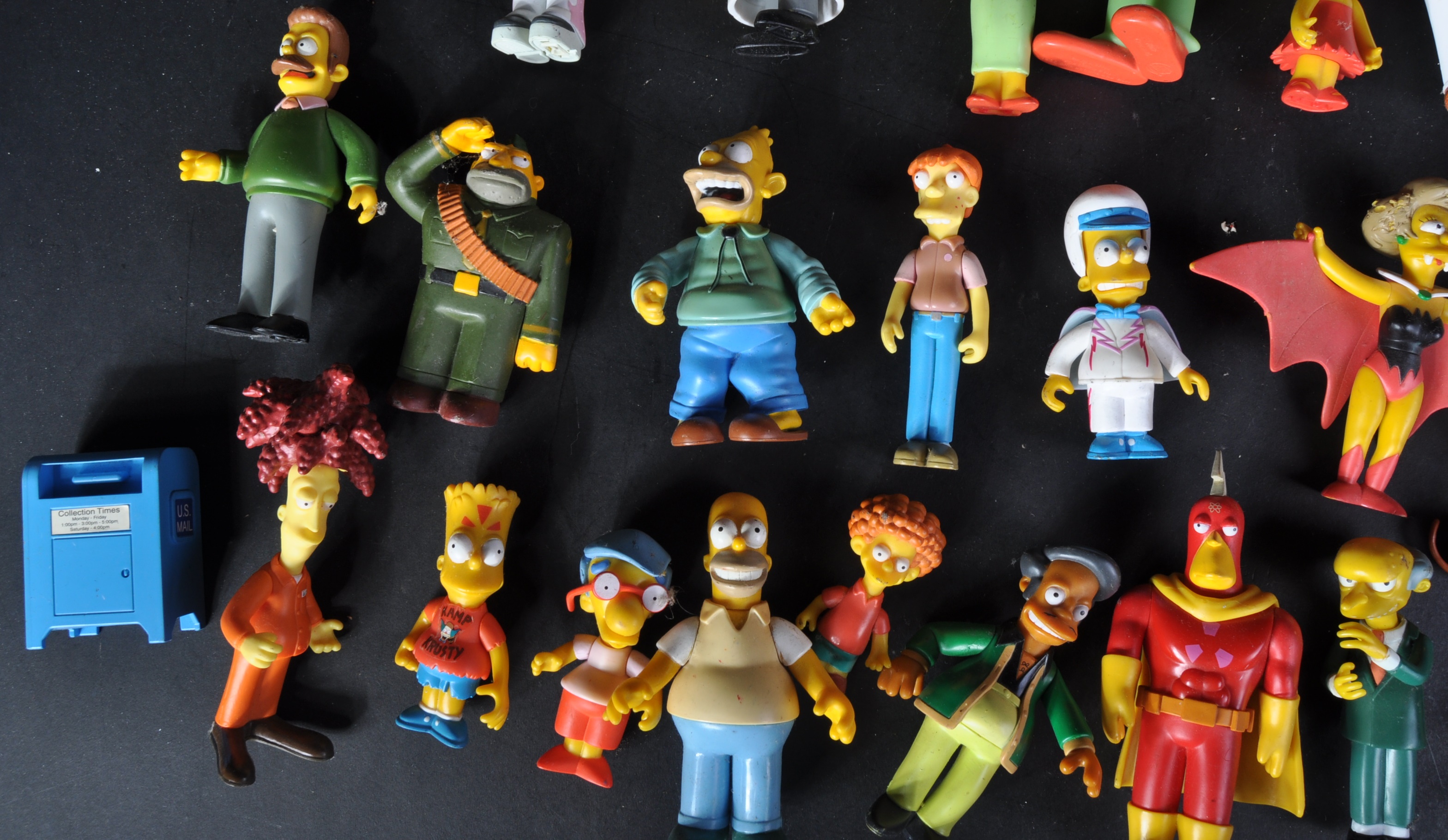 THE SIMPSONS - PLAYMATES ' WORLD OF SPRINGFIELD ' FIGURINES - Image 5 of 5