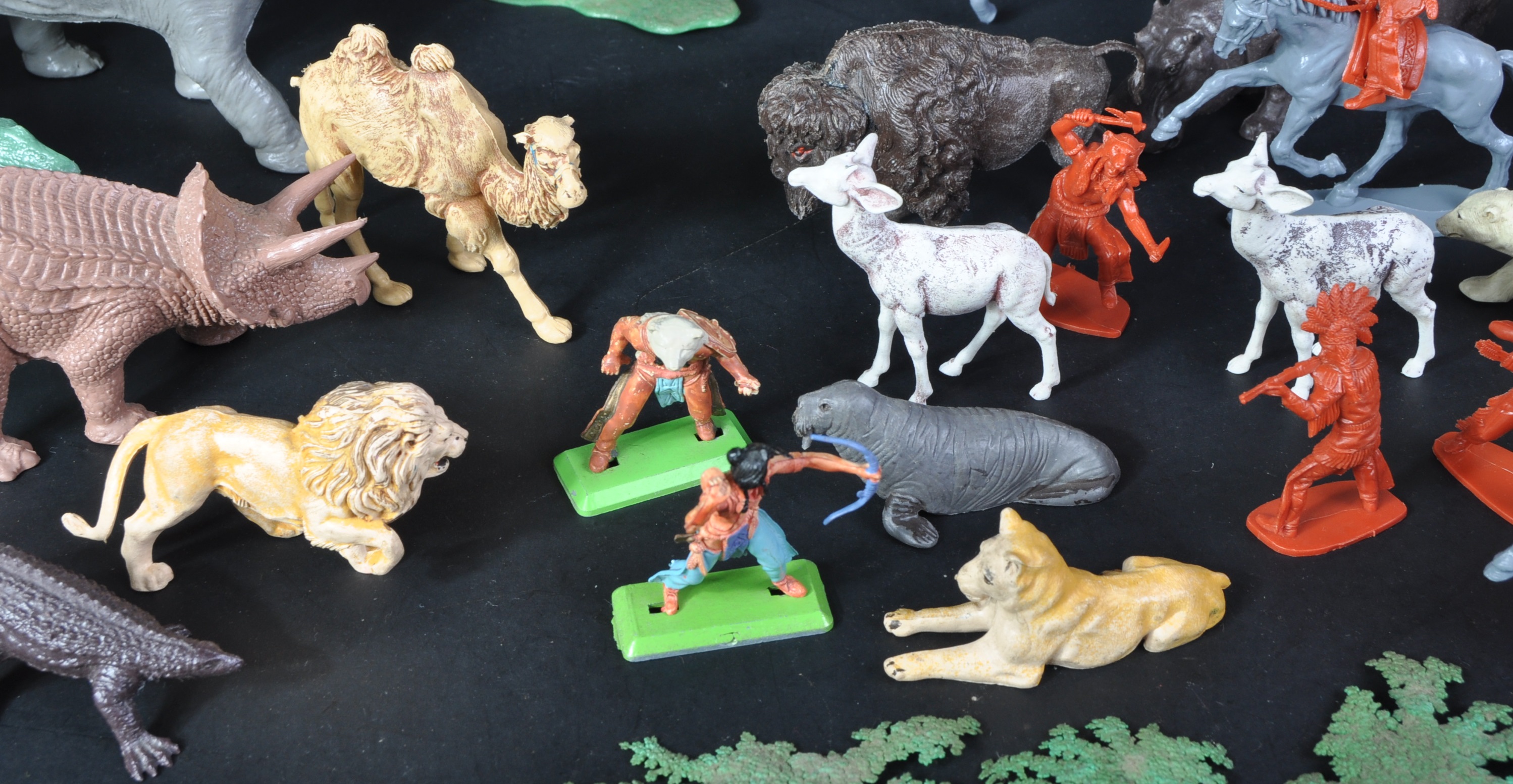 COLLECTION OF ASSORTED BRITAINS PLASTIC ZOO ANIMALS - Image 5 of 11