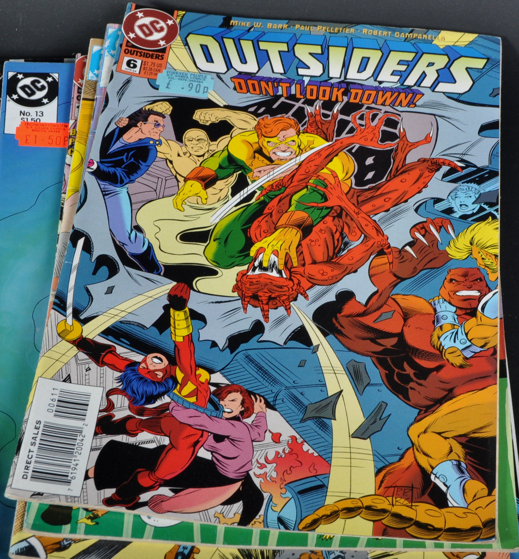DC COMICS - THE OUTSIDERS - VINTAGE COMIC BOOKS - Image 6 of 6