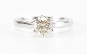 WHITE GOLD & DIAMOND SOLIATIRE RING