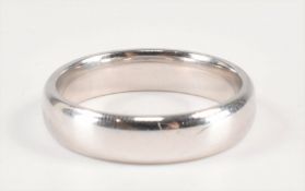 HALLMARKED 9CT WHITE GOLD BAND RING