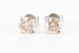 PAIR OF WHITE GOLD & DIAMOND STUD EARRINGS