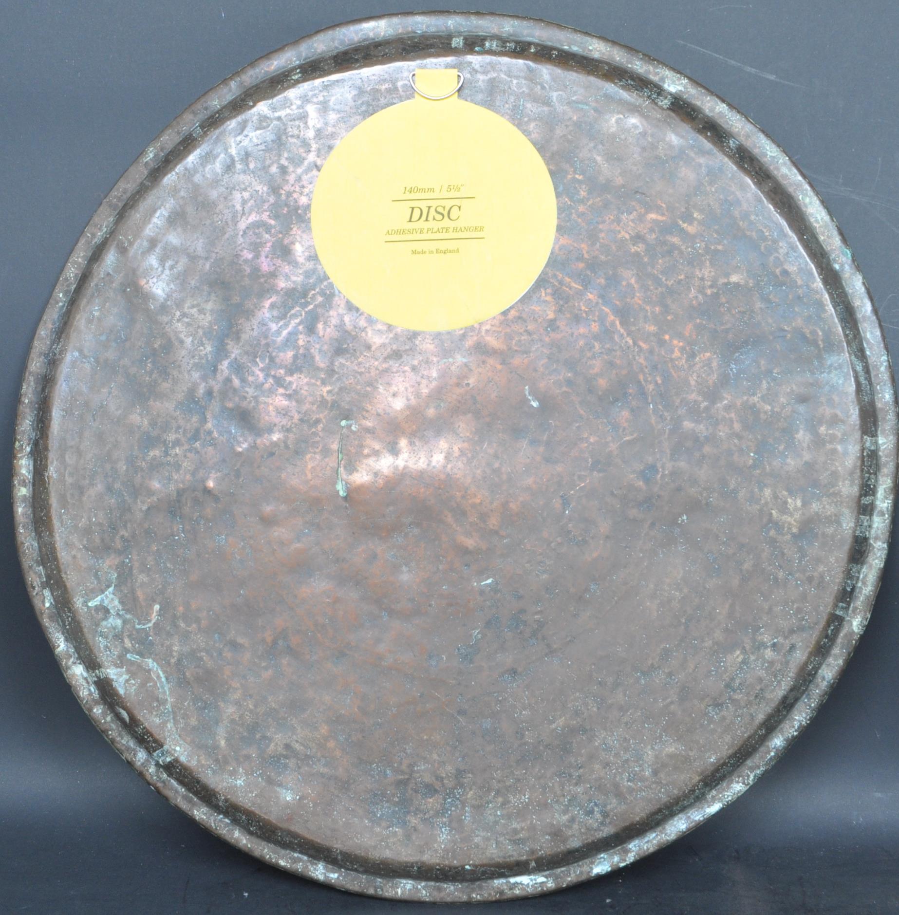 ARTS & CRAFTS NEWLYN STYLE COPPER WALL MOUNTED TRAY - Image 7 of 7