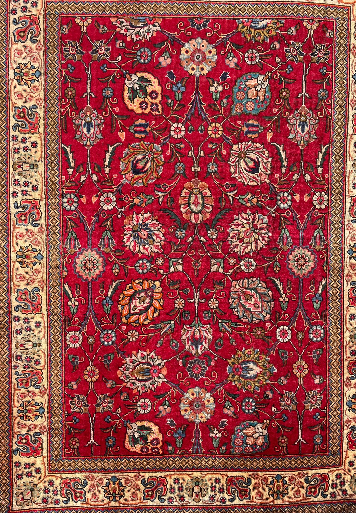 AN EARLY 20TH CENTURY HAND KNOTTED PERSIAN TABRIZ FLOOR RUG - Image 4 of 7