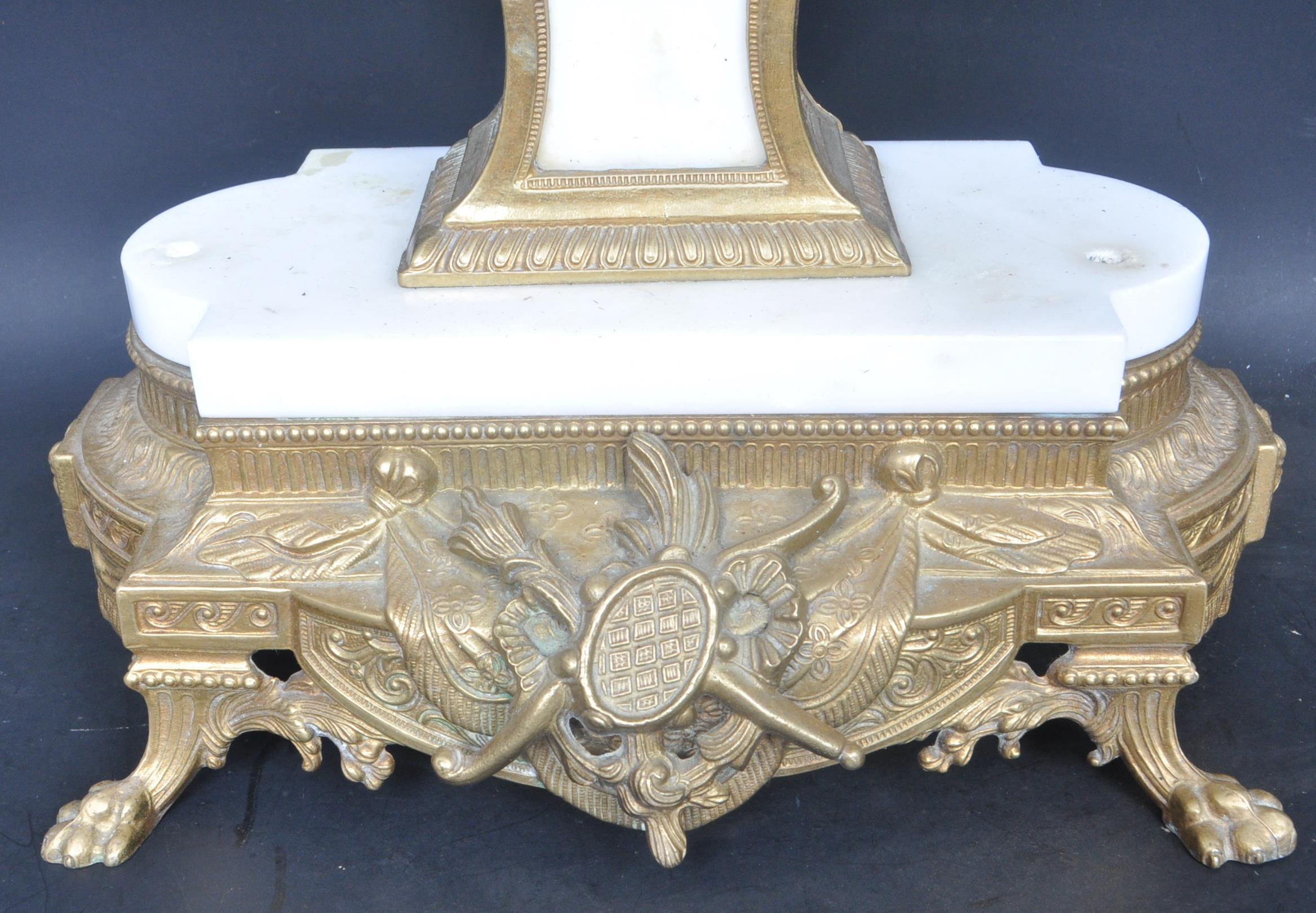 EARLY 20TH CENTURY GERMAN CONTINENTAL BRASS AND MARBLE CLOCK - Image 6 of 7