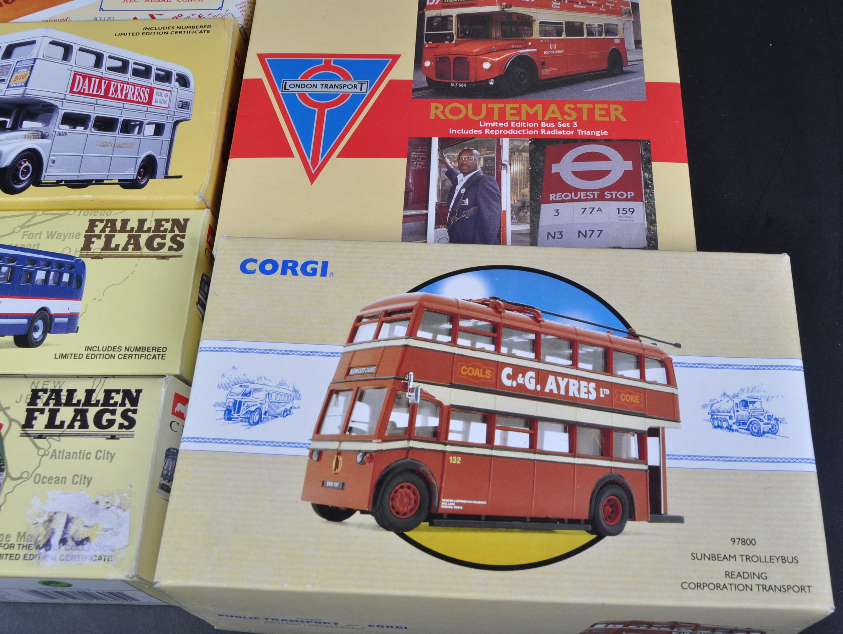 COLLECTION OF CORGI DIECAST MODEL BUSES - Image 4 of 8