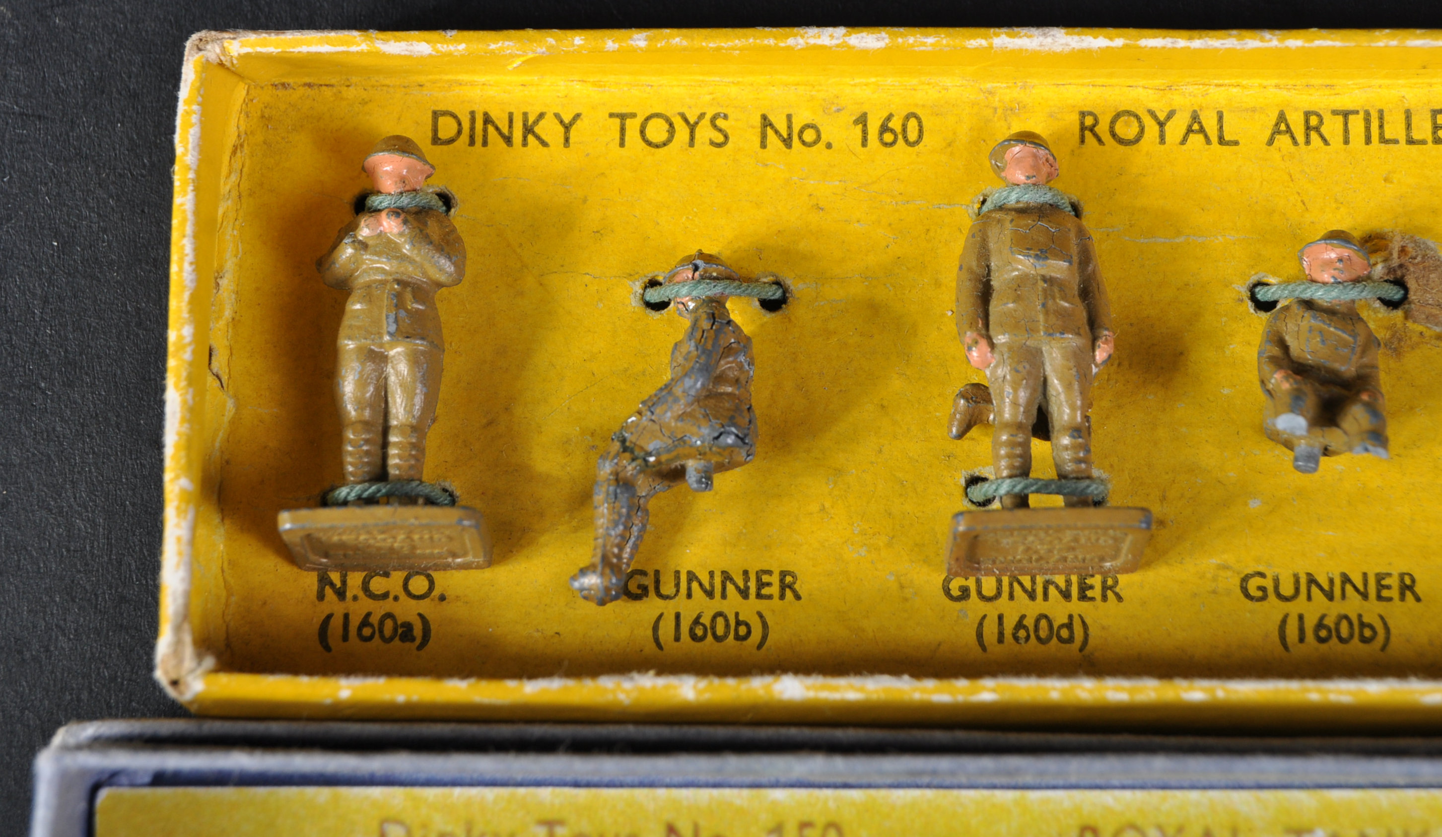 VINTAGE DINKYS TOYS DIECAST MILITARY PERSONNEL FIGURES - Image 2 of 5