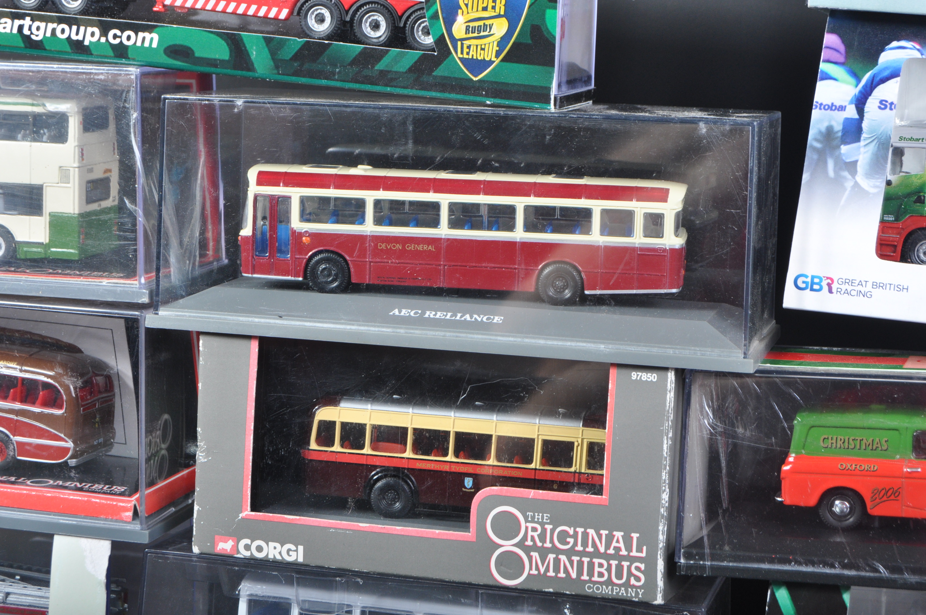 COLLECTION OF CORGI & OXFORD DIECAST MODEL CARS AND BUSES - Image 4 of 6