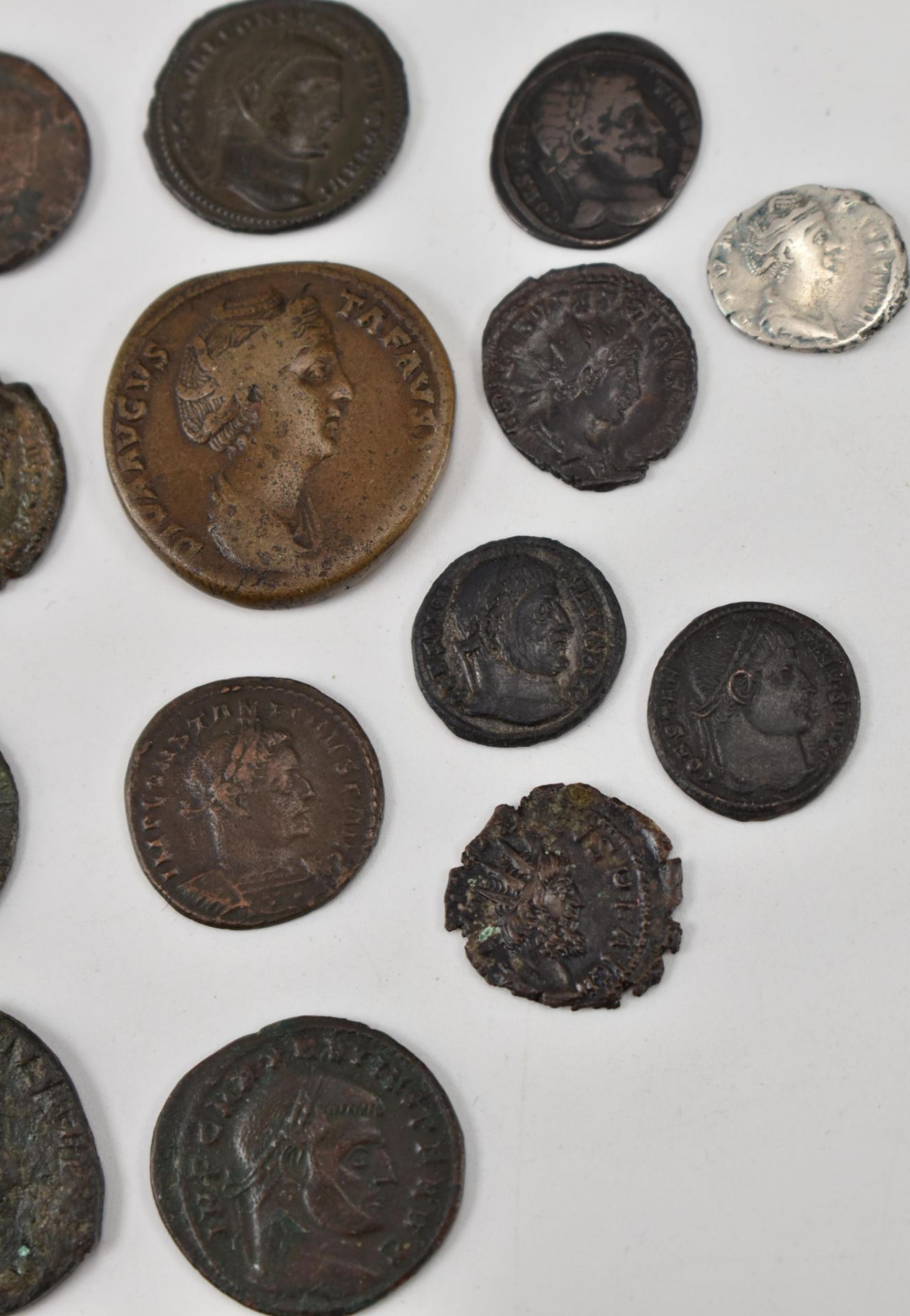 COLLECTION OF 22 ANCIENT ROMAN IMPERIAL COINS - Image 3 of 4