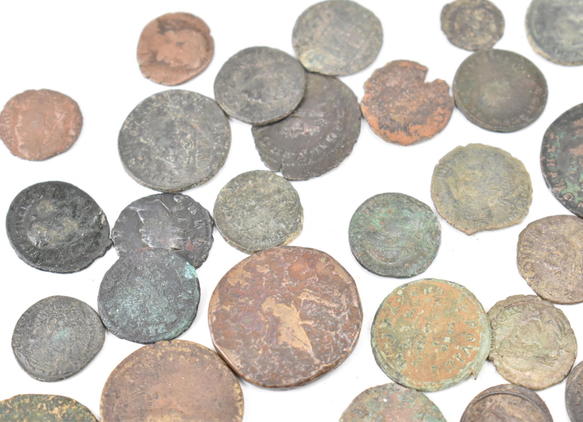 LARGE COLLECTION OF ROMAN COINS - Image 2 of 5