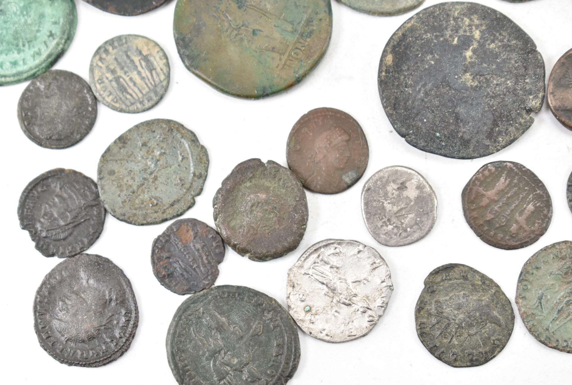 LARGE COLLECTION OF ROMAN IMPERIAL COINS - Image 4 of 6